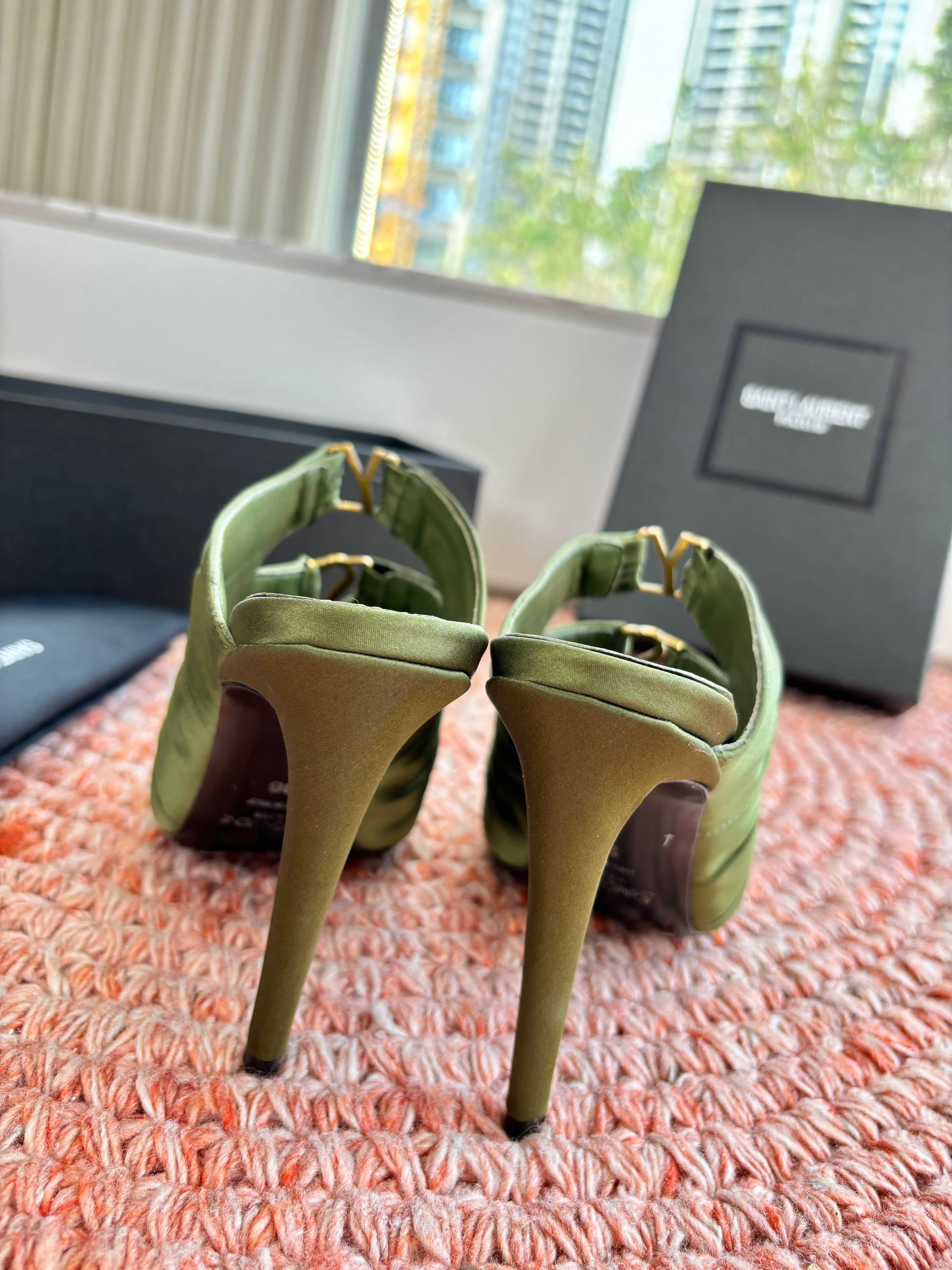 YSL 26ss Pointed High Heels Sandals 110 Green Silk Leather 648791