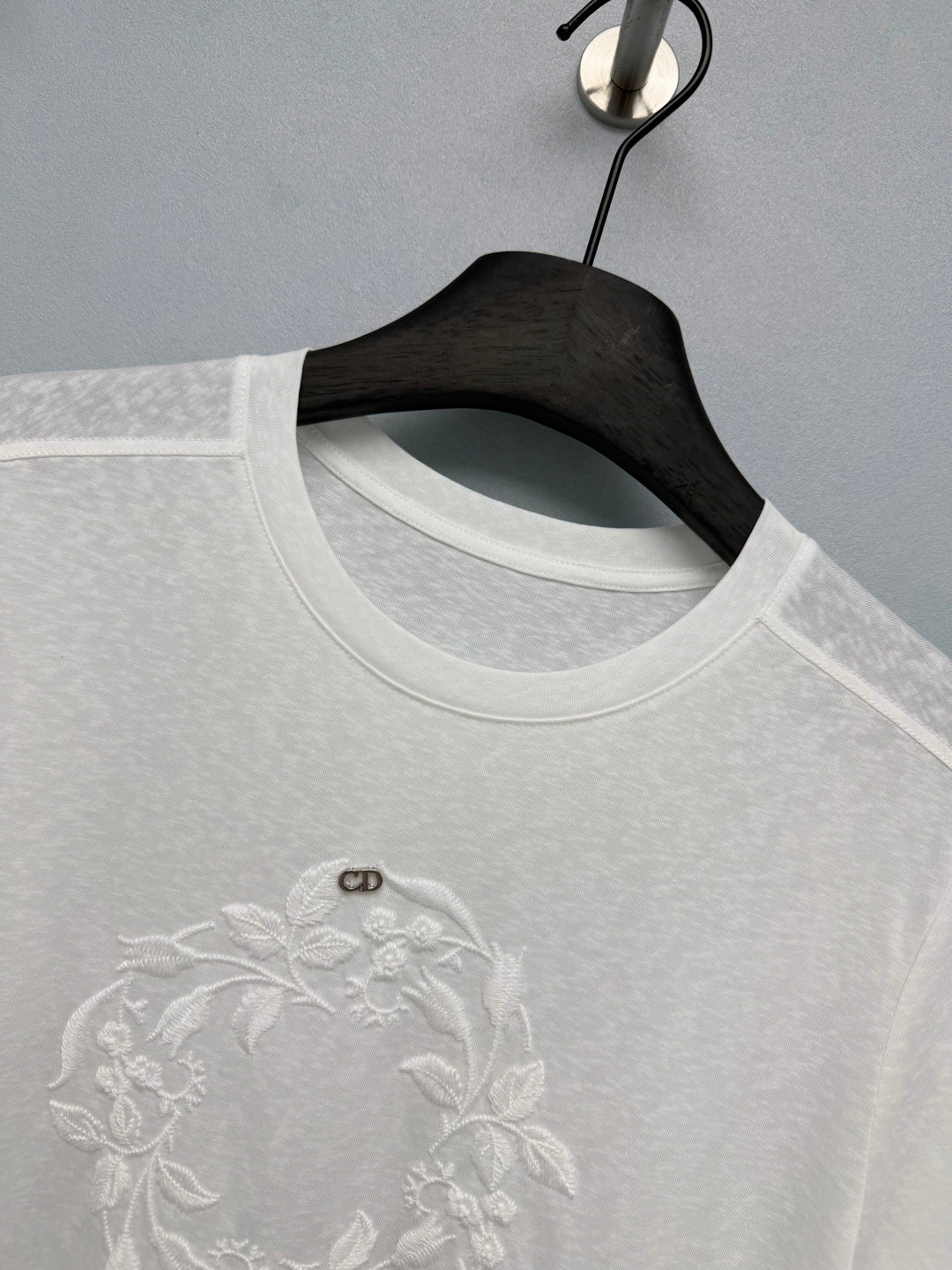 Dior 2026 Floral Embroidery Short-Sleeve T-Shirt White Cotton 392386