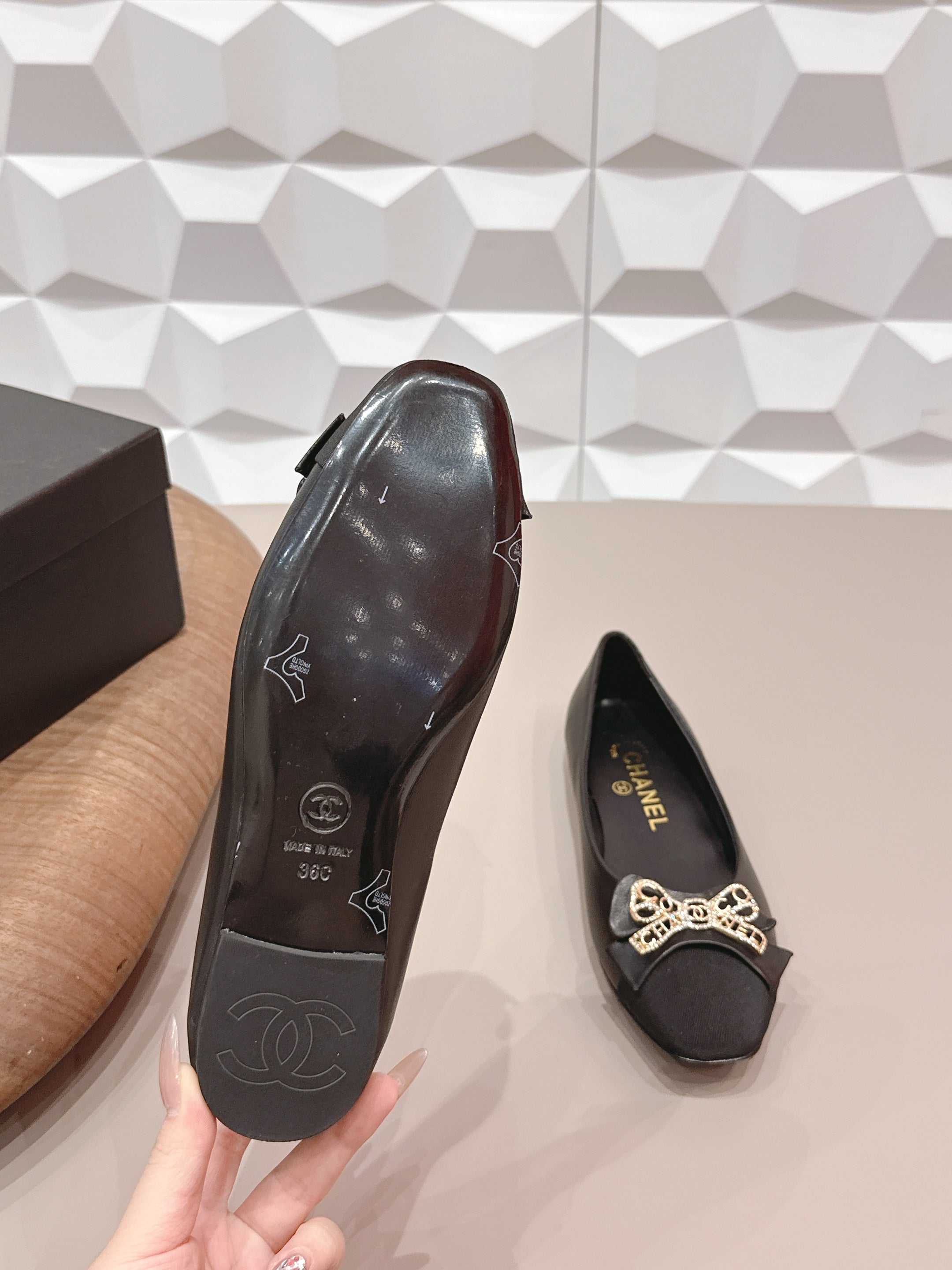 CC 26s Ballet Flats Black Sheepskin 650290