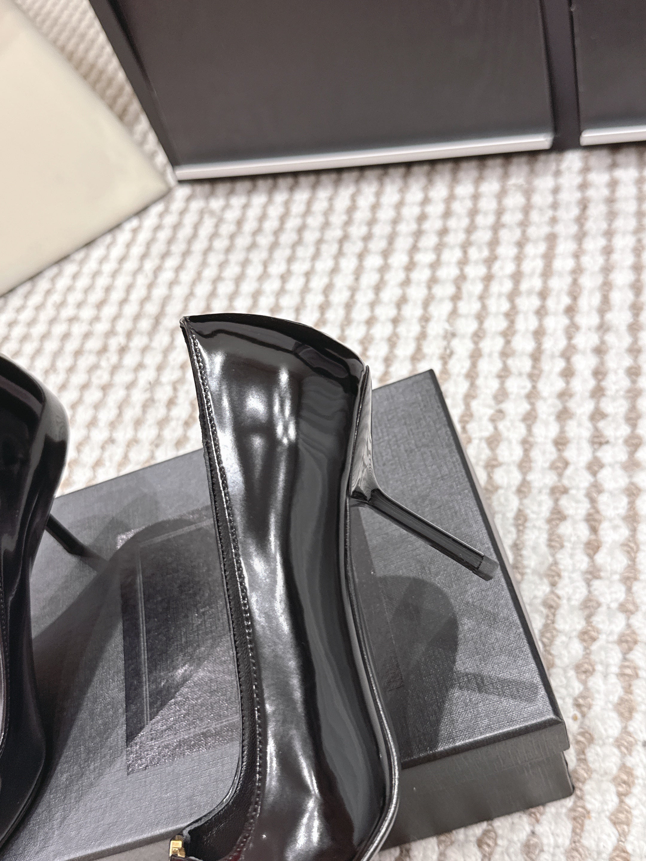 YSL 26ss High Heel Pumps 75 Black Leather 654703
