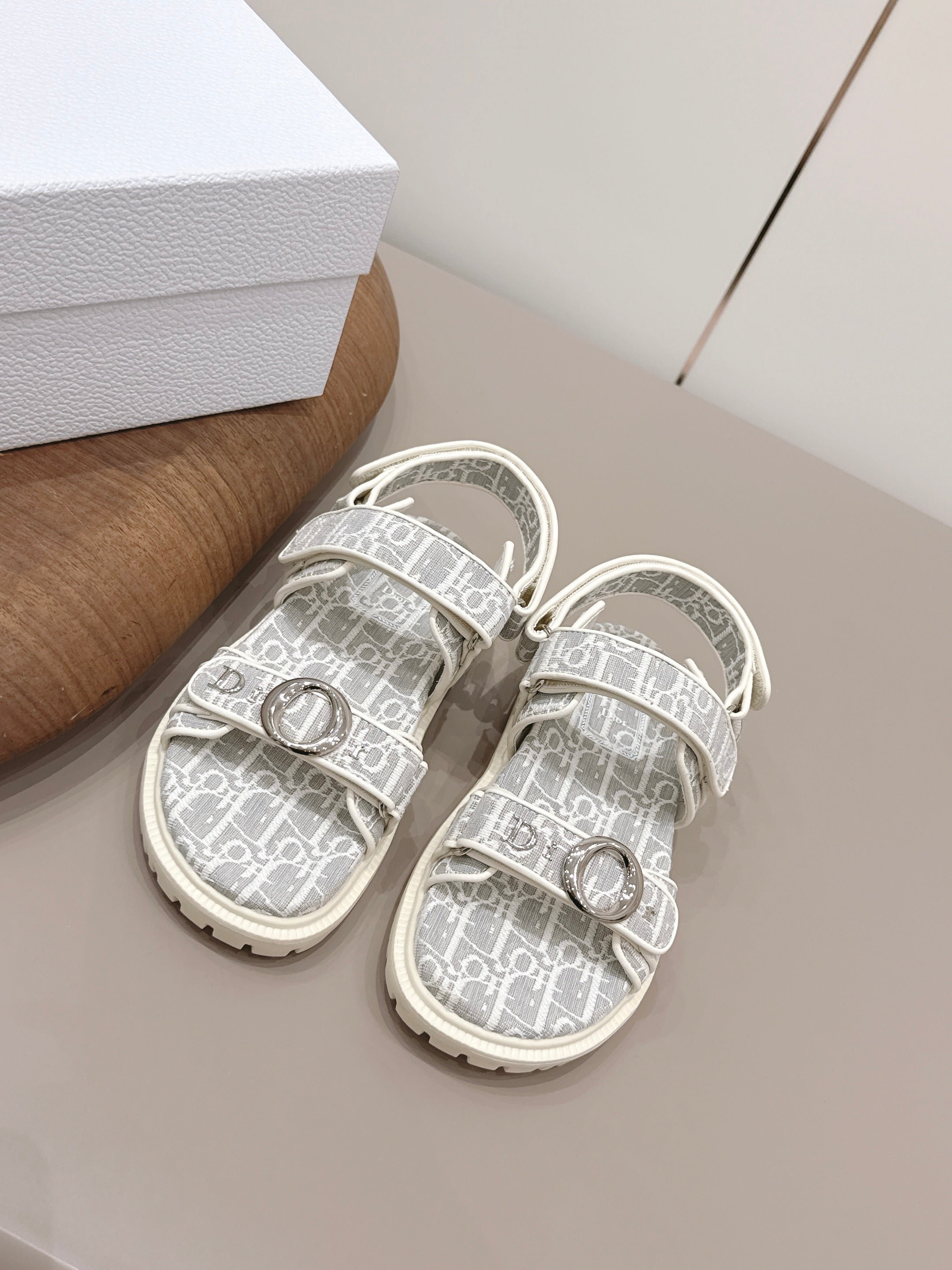 CD 26A Platform Sandal Jacquard Embroidered Fabric