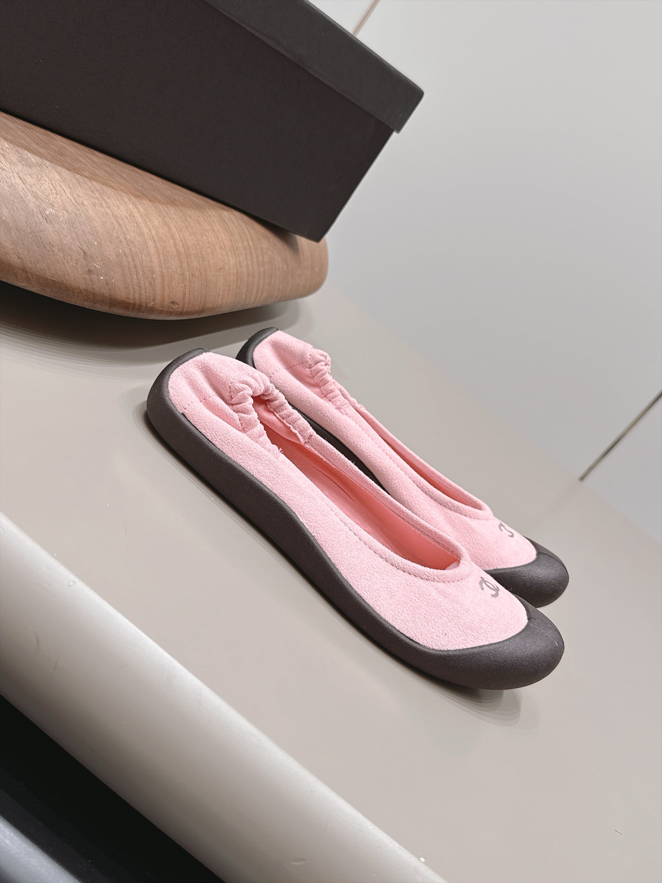 Chanel 2026 Round-Toe Wrinkled Ballet Flat Suede 976100