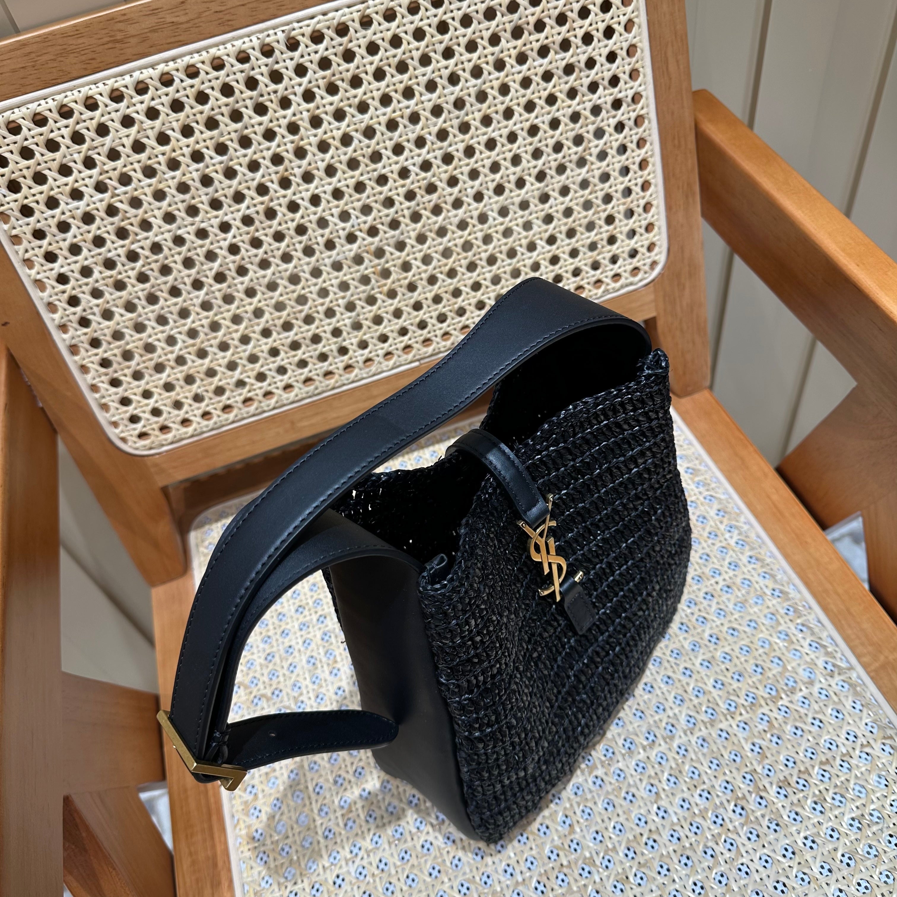 YSL LE 5 À 7 Shoulder Bag 22 Black Raffia