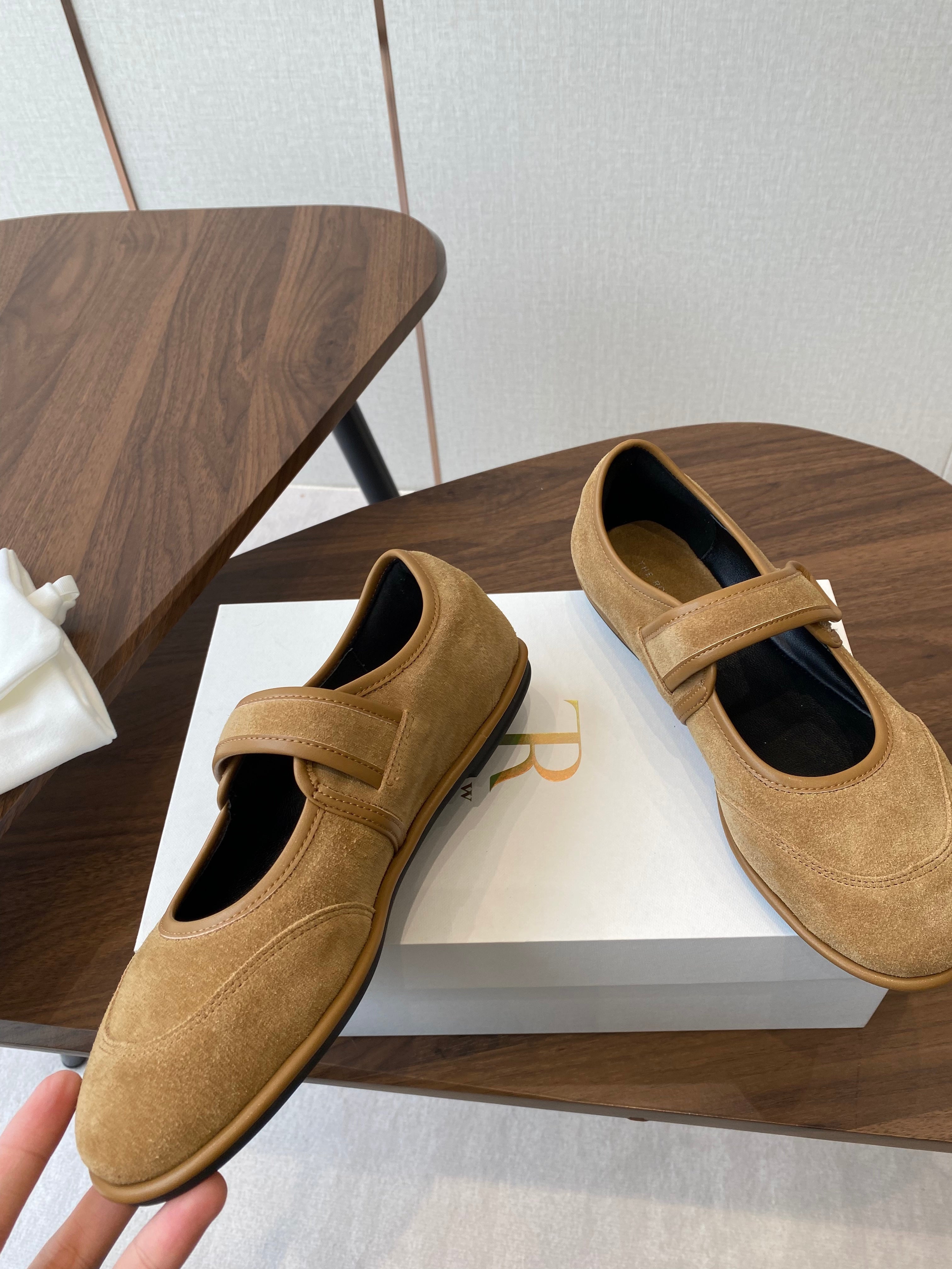 HM  25s Velcro Mary Jane Light Tan Suede
