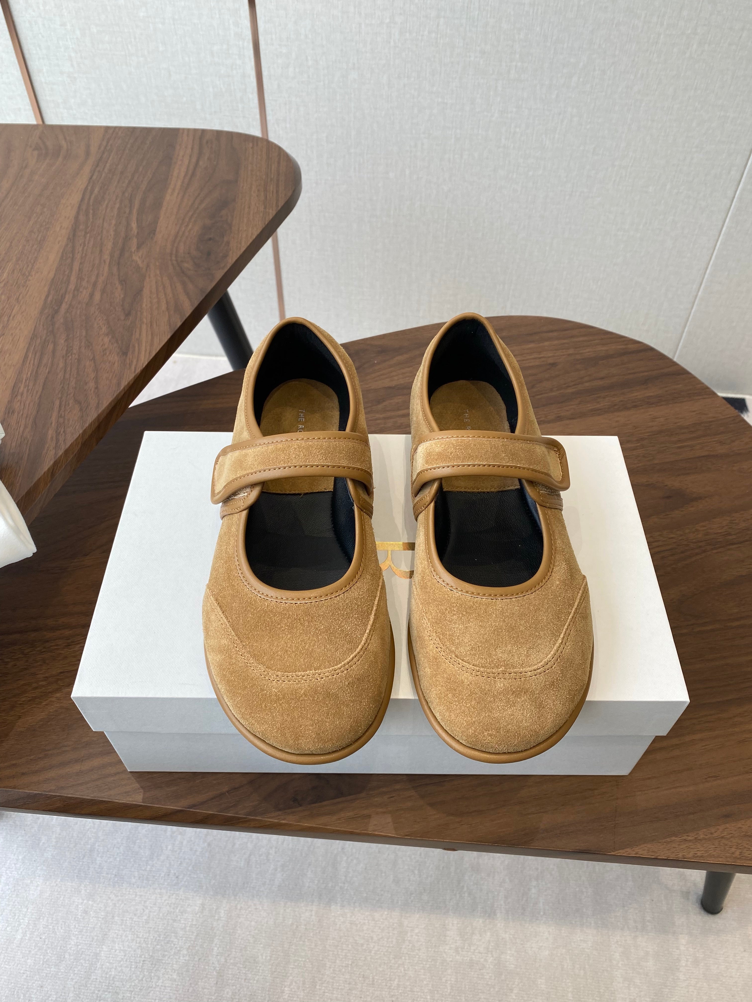 HM  25s Velcro Mary Jane Light Tan Suede