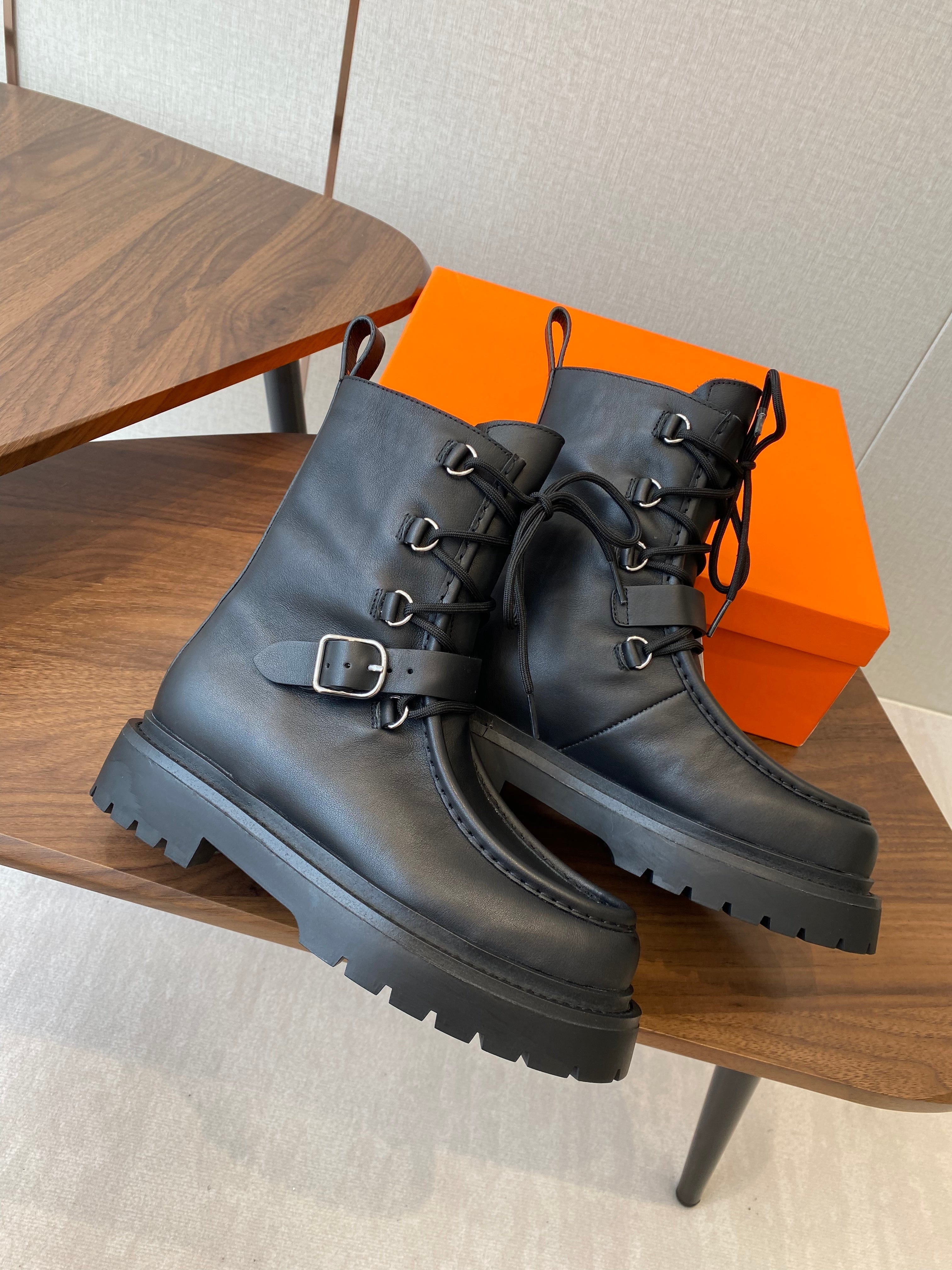 HM  25s Classic Boots Black Cowhide  422588
