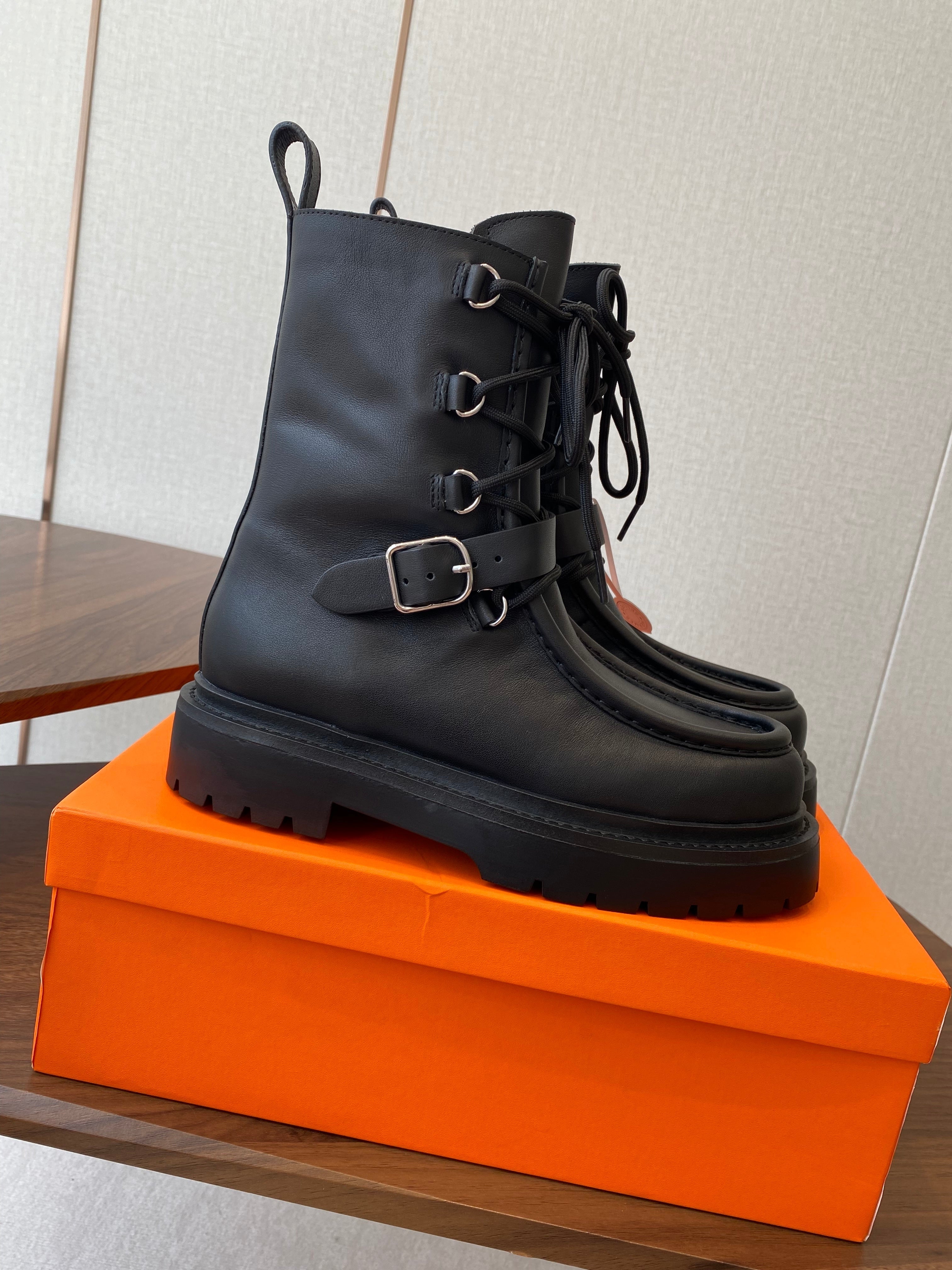 HM  25s Classic Boots Black Cowhide  422588