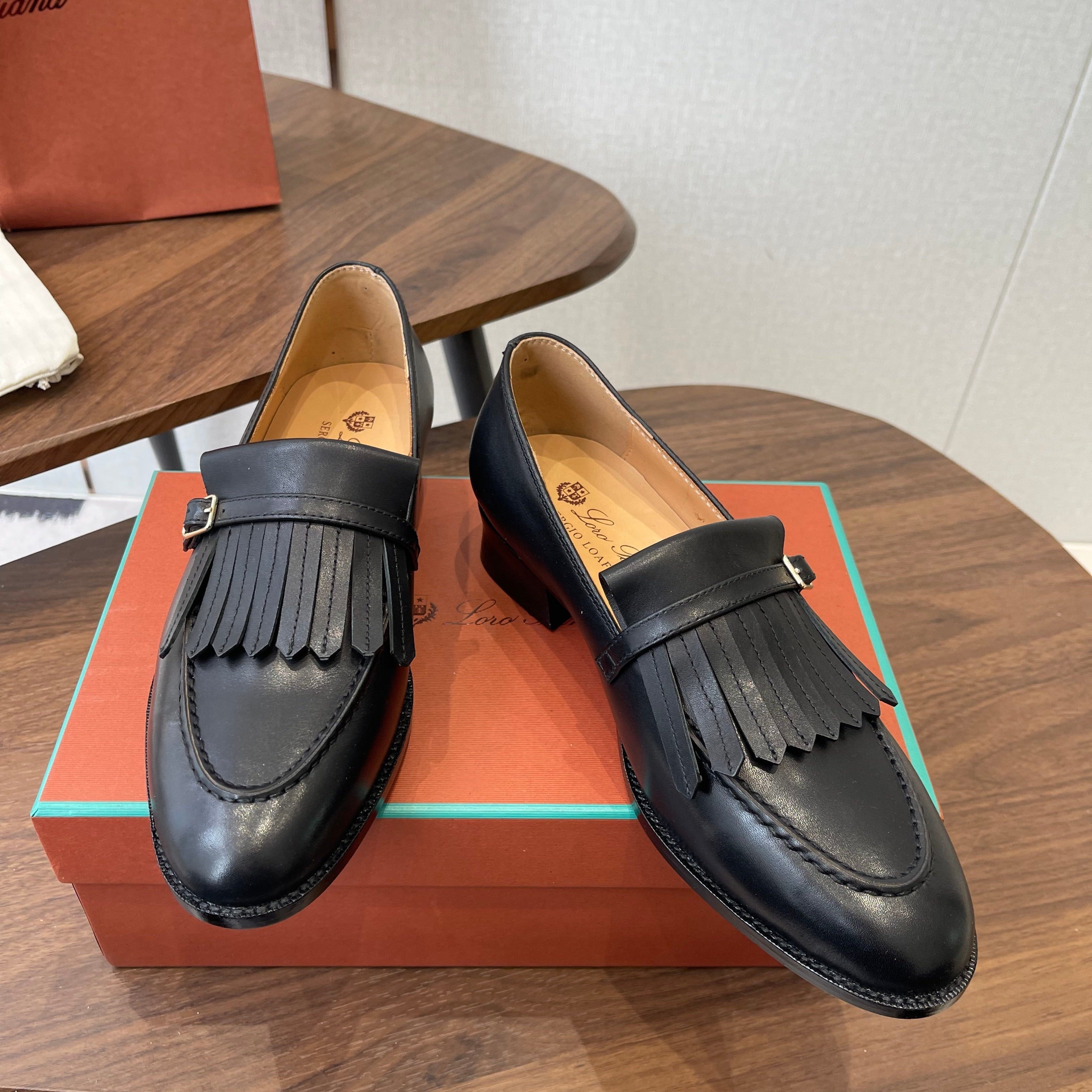 LP 26SS Loafers Black Lambskin 579621