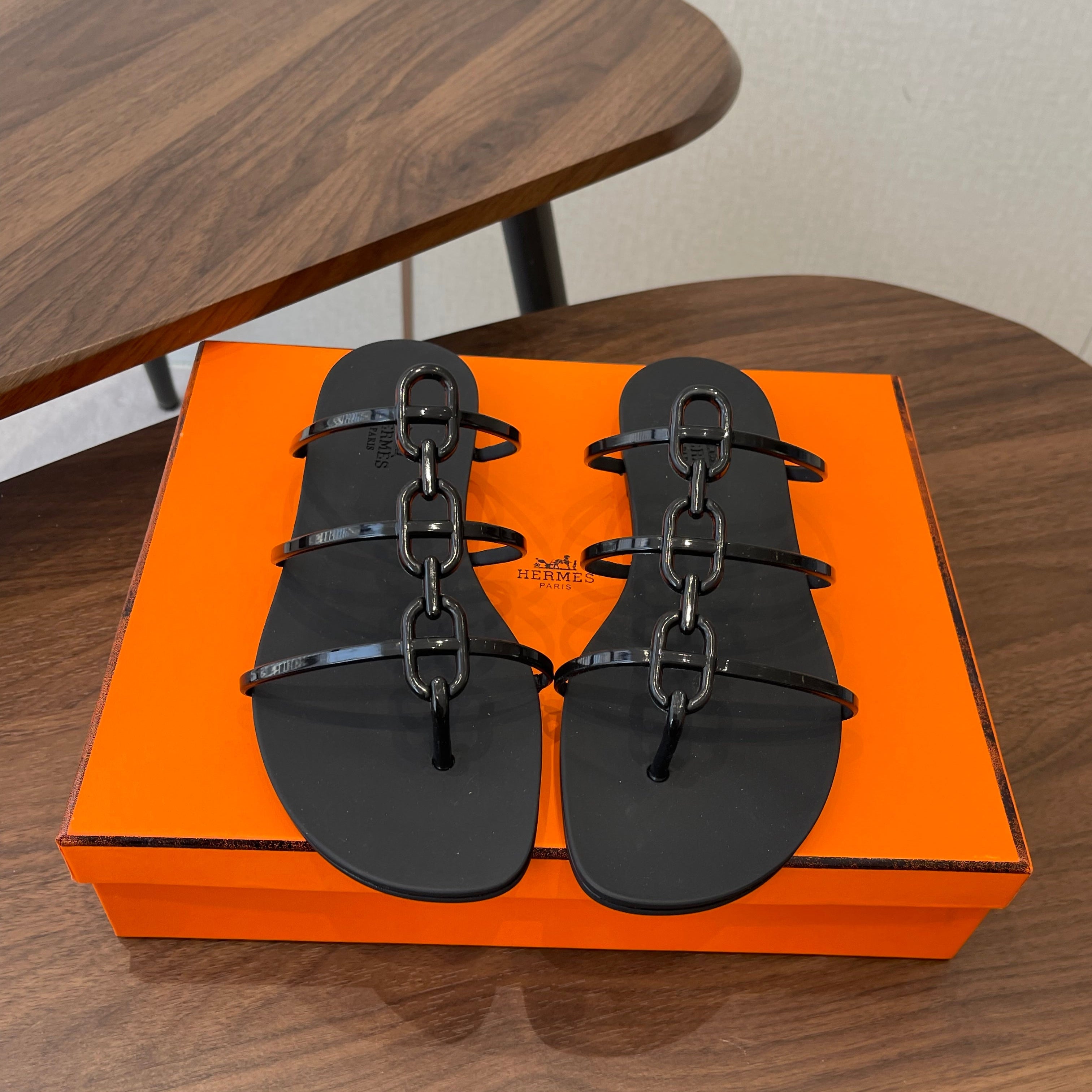 HM 26ss Pig Nose Sandals Black Rubber 624767