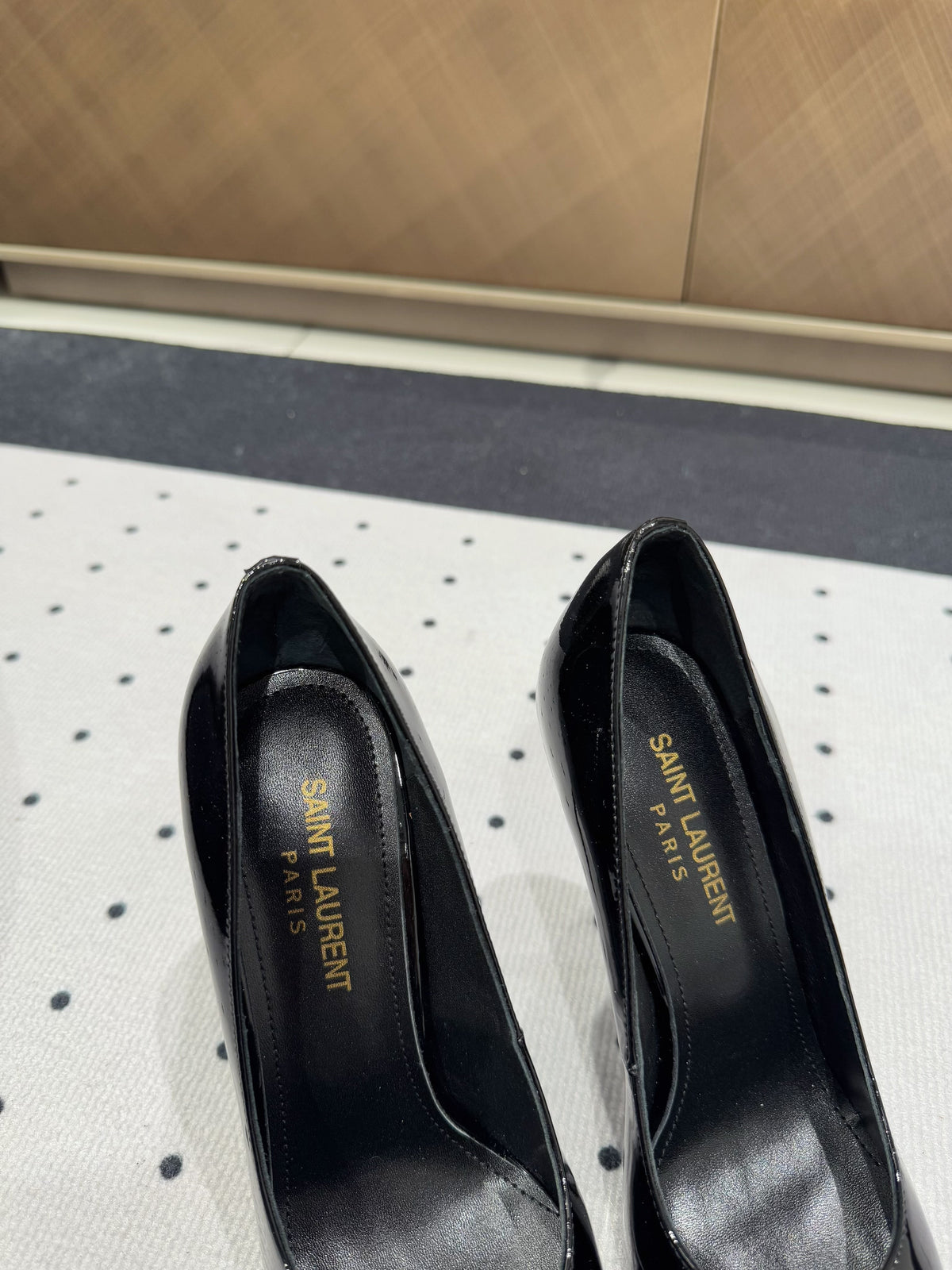 NORMA PUMPS IN BLACK GLOSSY SHEEPSKIN