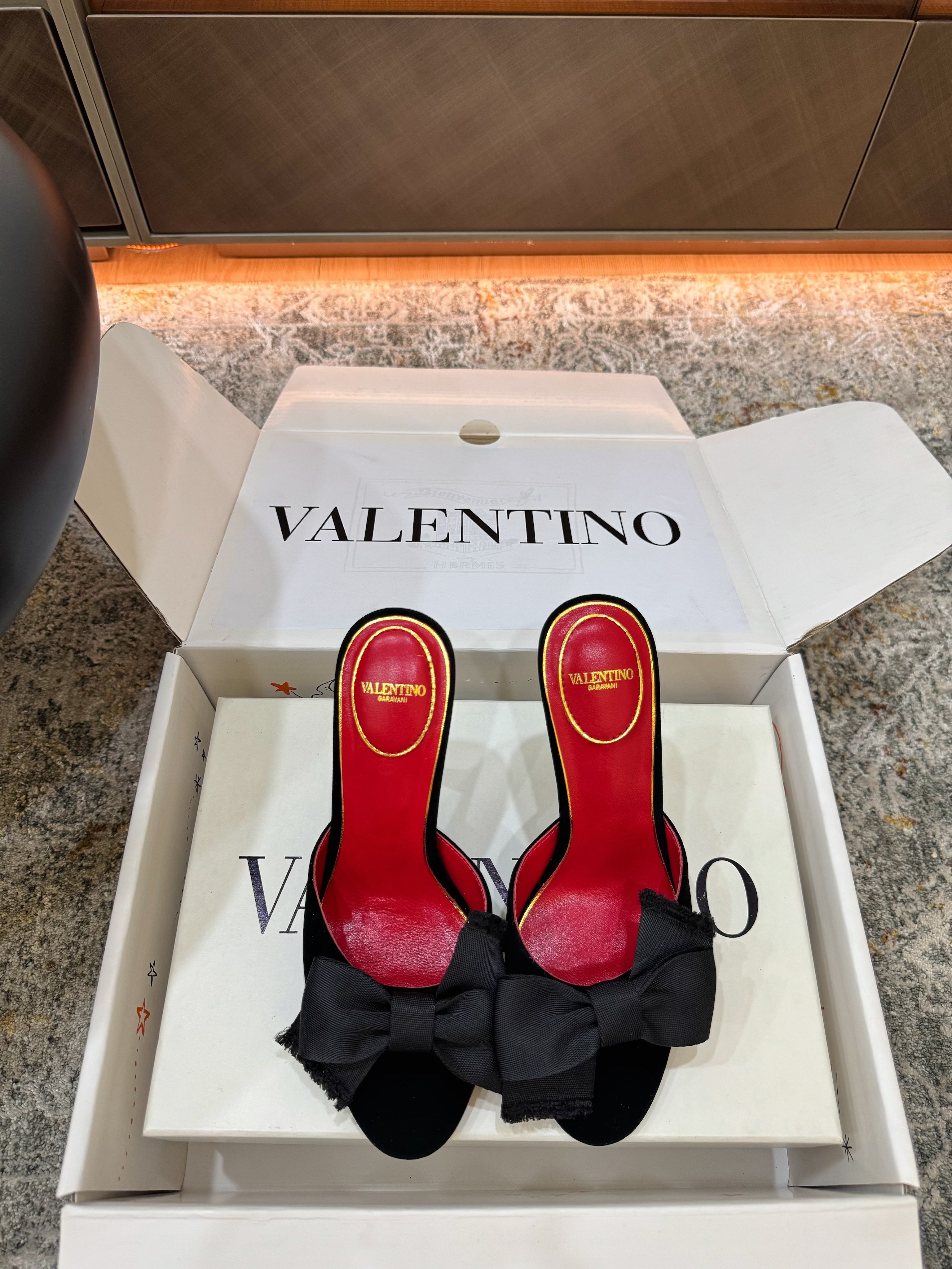 VT 26s Slide Sandals 105 Velvet Sheepskin 709644