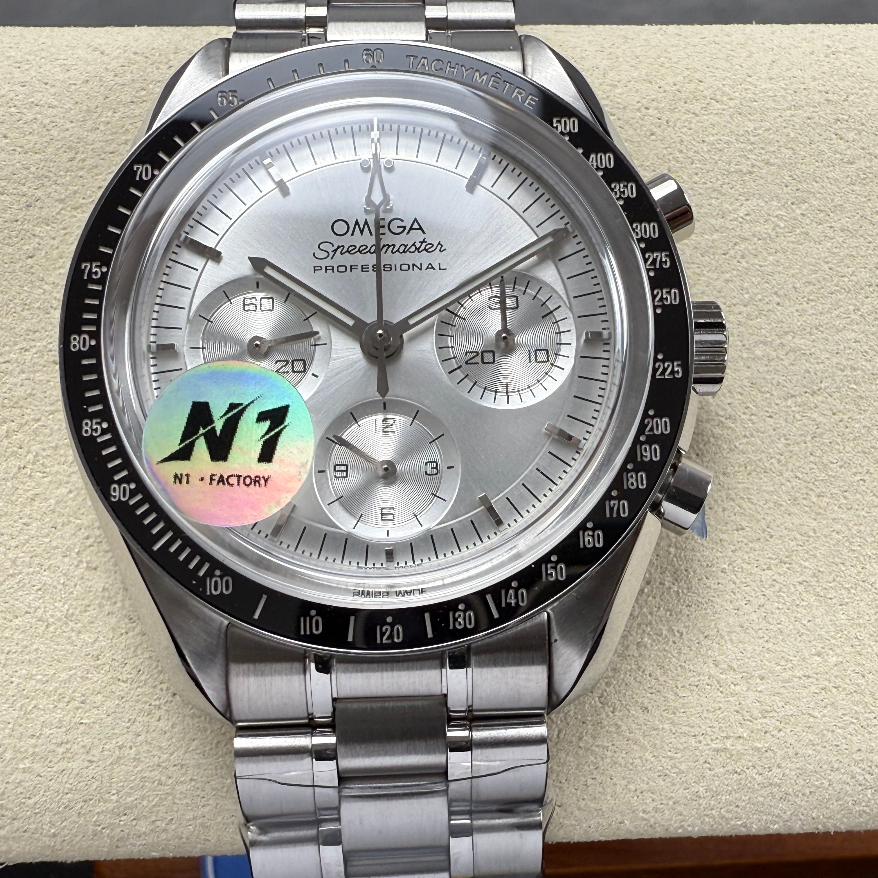 Omega Speedmaster Professional Moonwatch 42mm Stainless Steel Strap Silver Dial
