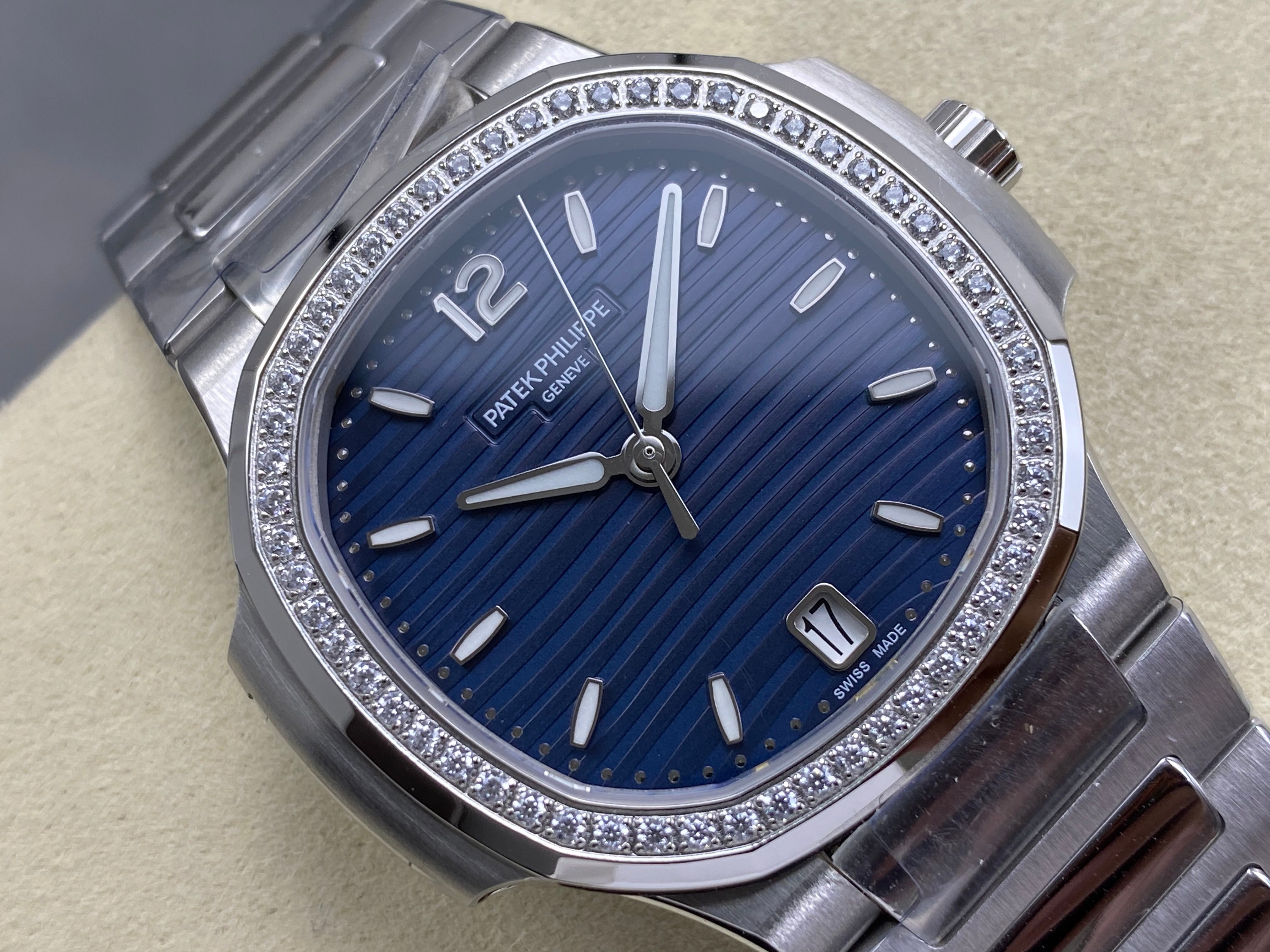 Patek Philippe Nautilus 35.2mm Blue Dial Diamond Benzel Steel Case