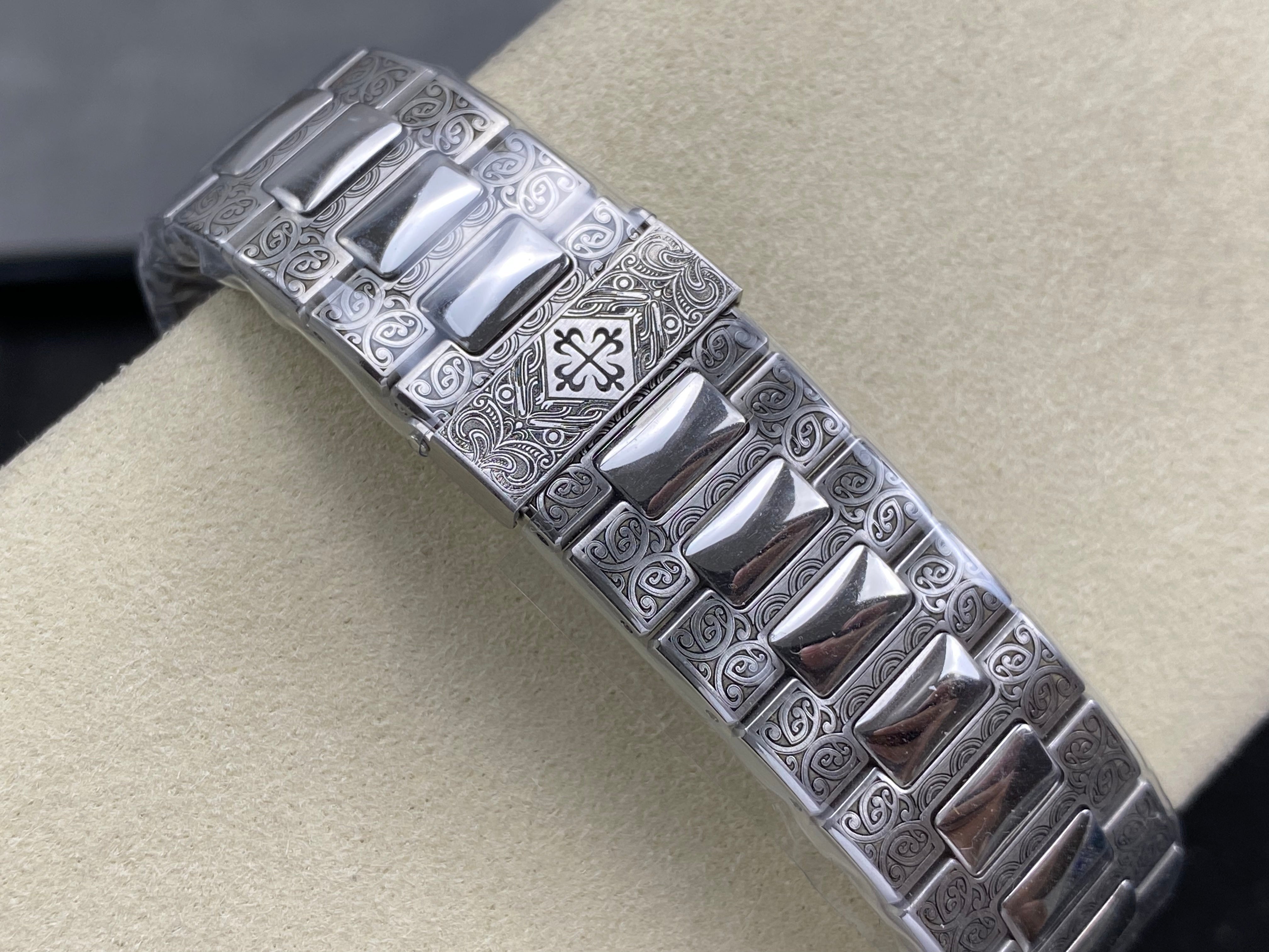 Patek Philippe Nautilus 5711 Maori Motif 40mm Dark Gray Dial Stainless Steel Case
