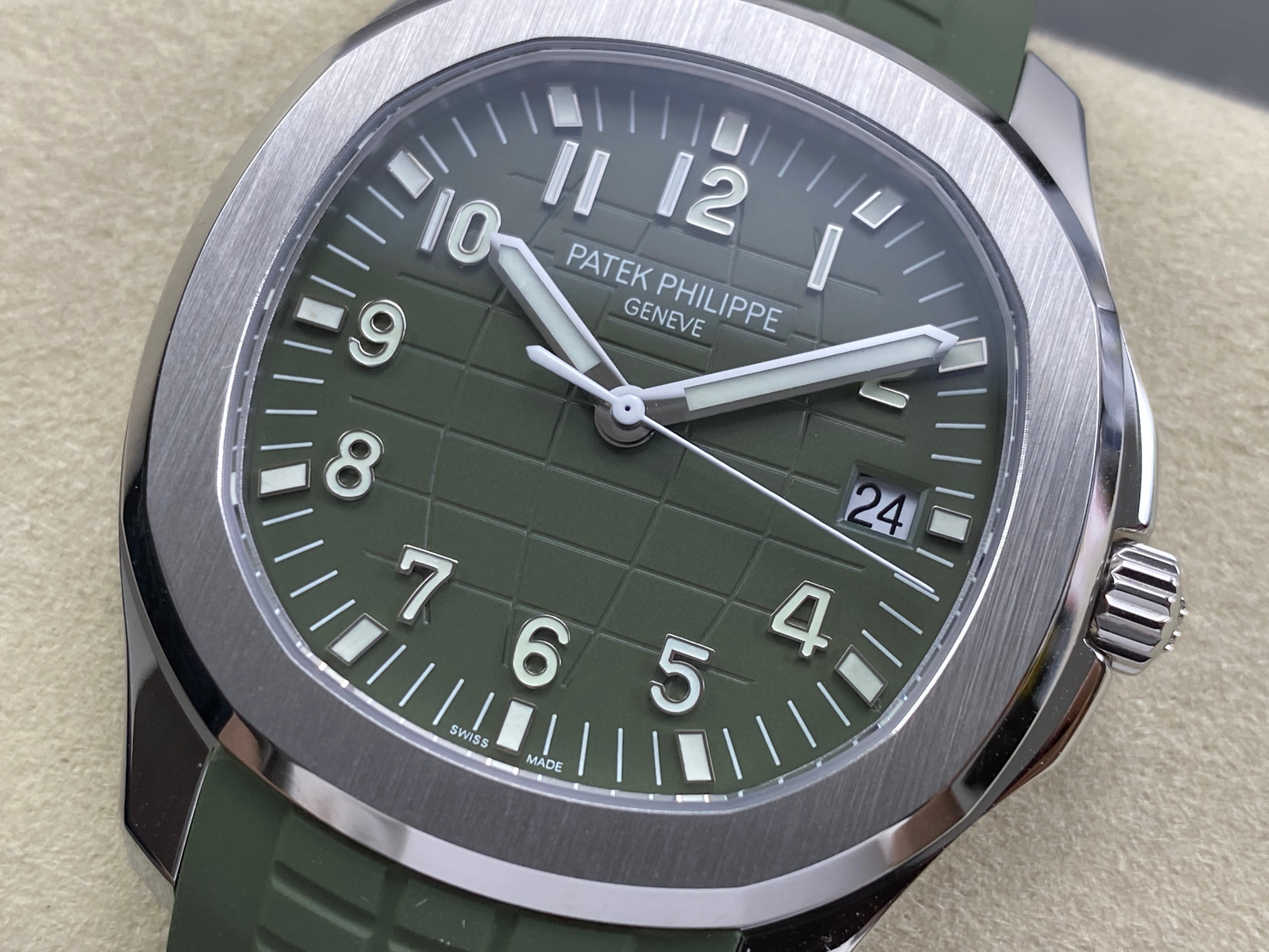 Patek Philippe Aquanaut 42mm Green Dial Green Rubber Strap