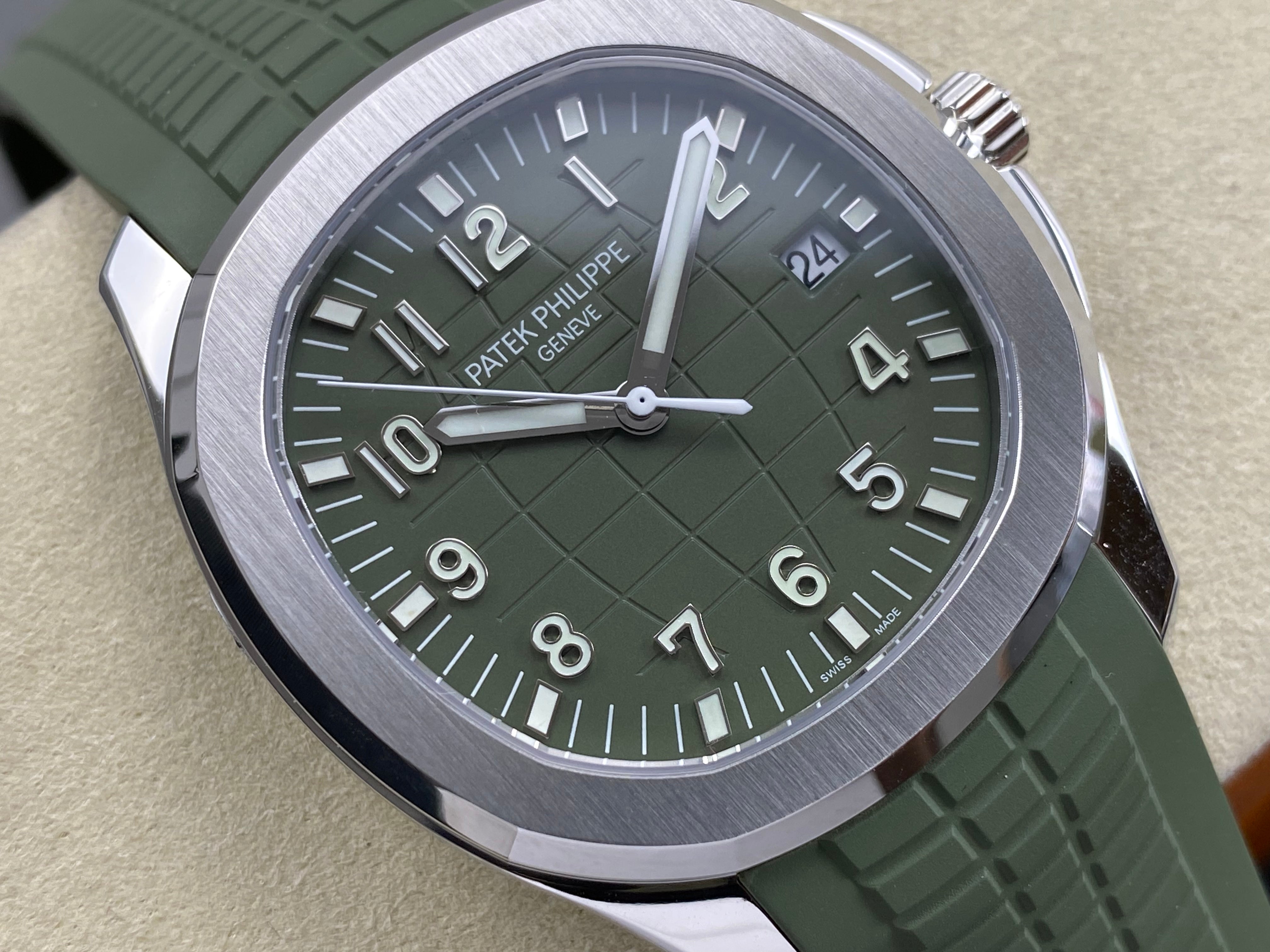 Patek Philippe Aquanaut 42mm Green Dial Green Rubber Strap