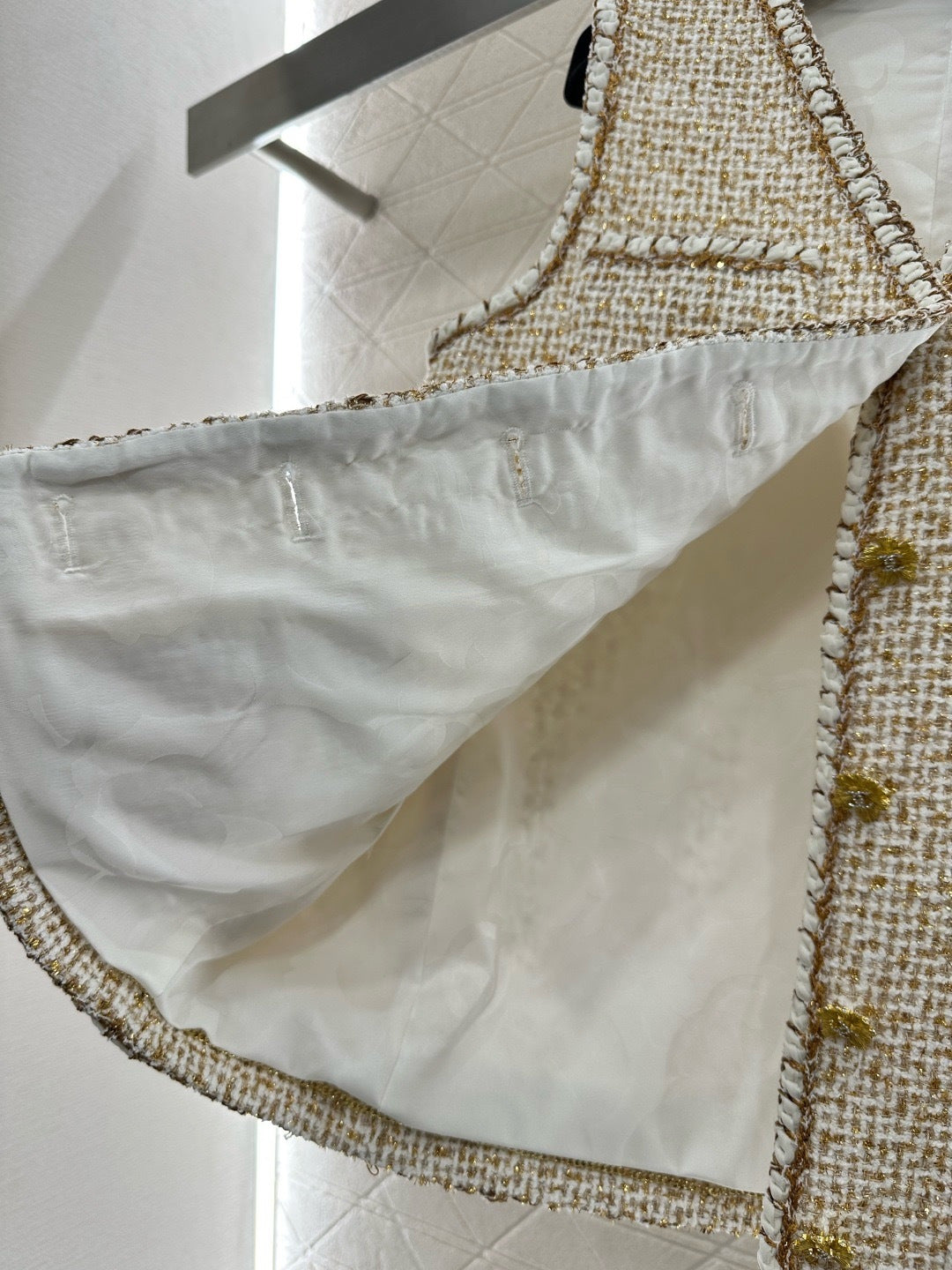 CC 26 Vest With Gold-colored Buttons Beige Tweed Fabric