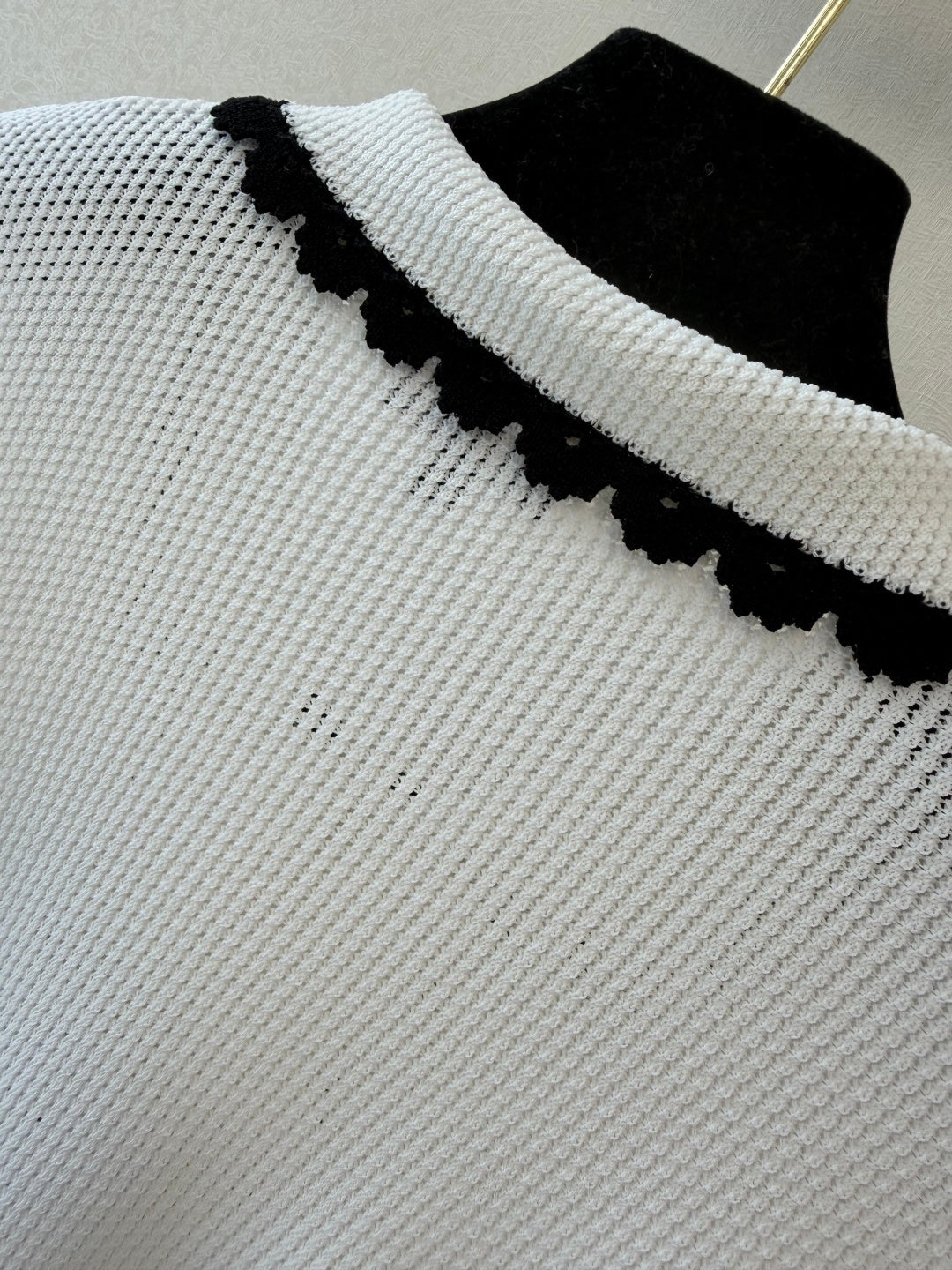 Chanel 2026 Collared Long-sleeved Cardigan Wool 422940