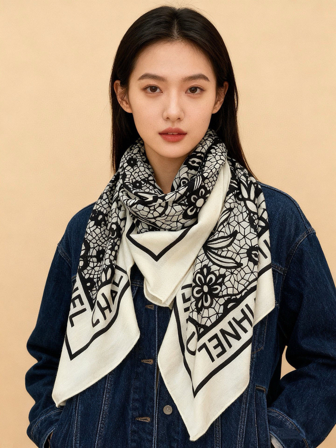 CC 25 Scarf 135cm White  Black Cashmere Mulberry Silk 965404