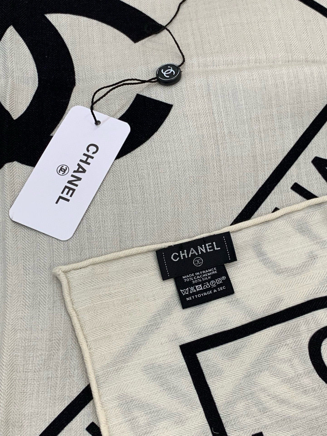 CC 25 Scarf 135cm White  Black Cashmere Mulberry Silk 965404