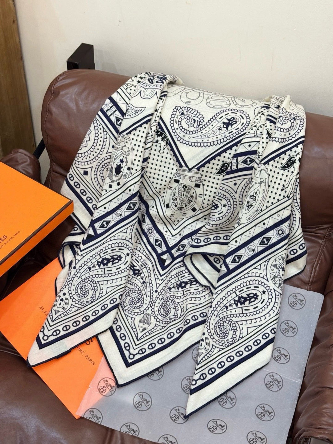 HM 25s Reversible Scarf 140cm White Black Cashmere 976274