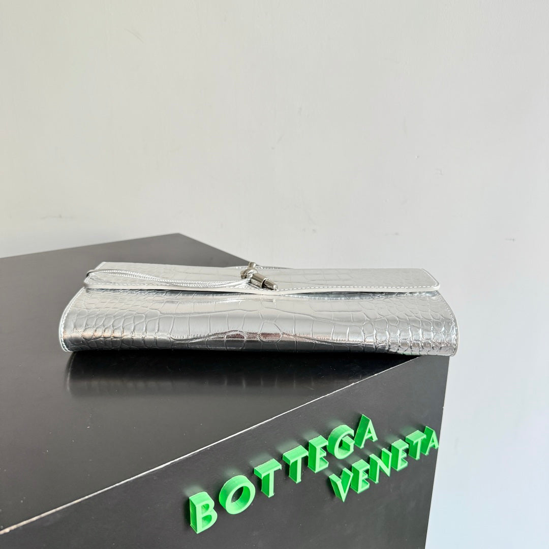 Bottega Veneta 2026 Andiamo Bag 31cm Silver Crocodile-embossed Leather 137072