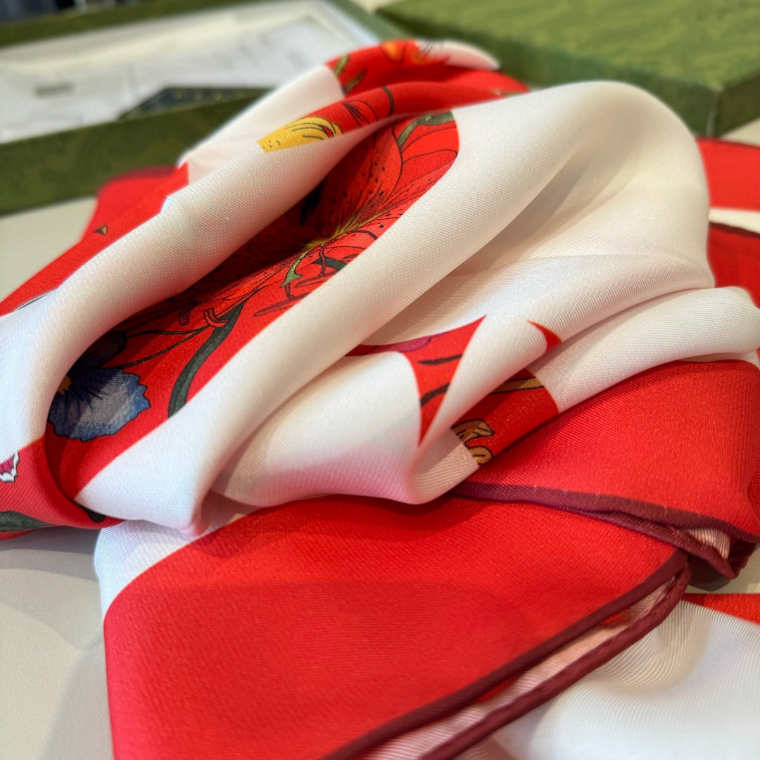 GG Signature Floral Scarf 90CM  White Red Twill Silk 280694