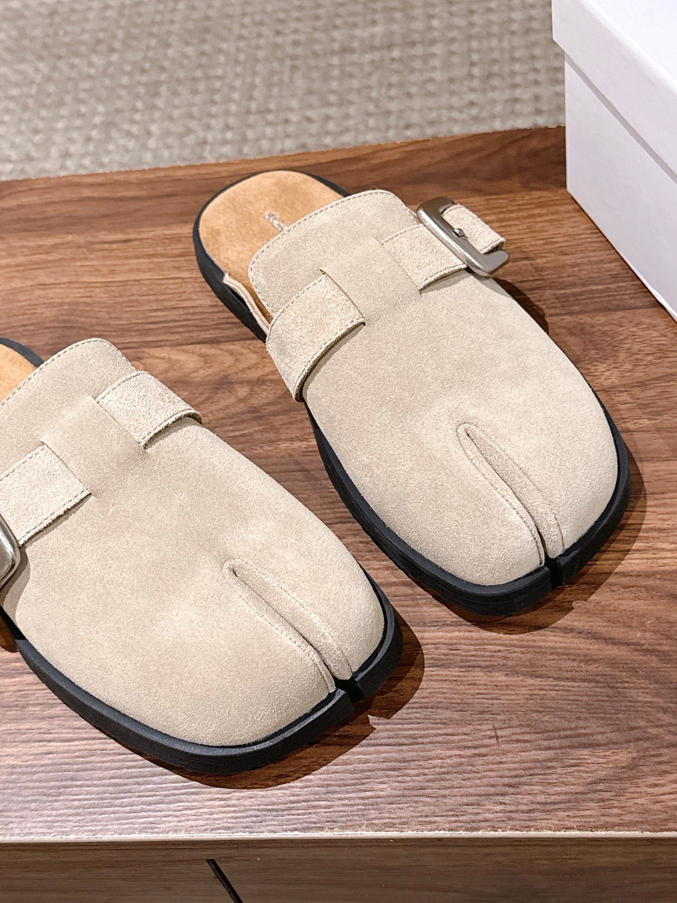 Maison Margiela 2026 Buckle Slipper Suede Leather 921762