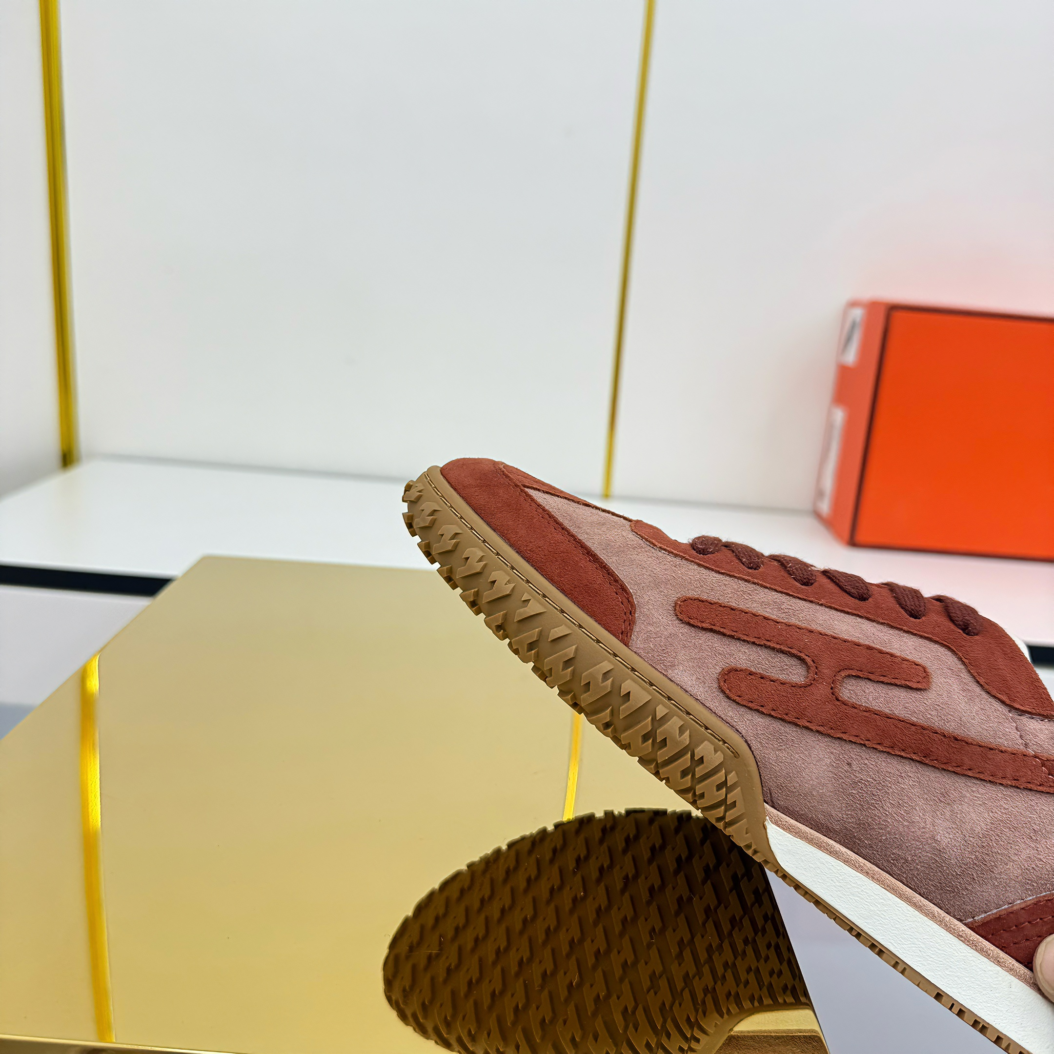 HM 2026 Casual Sneakers Rust Brown Suede 667356