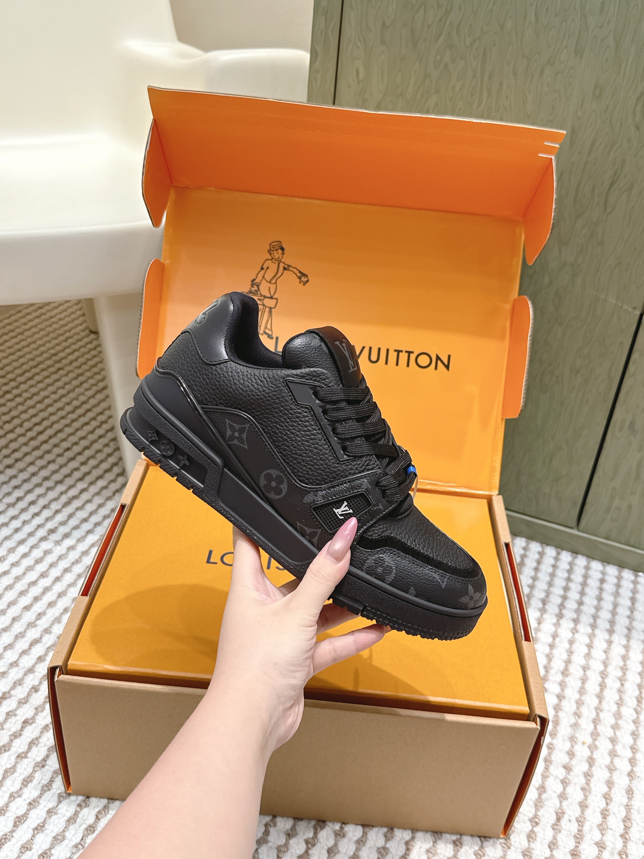 LV 26ss Trainer Sneakers Black Cowhide 657924