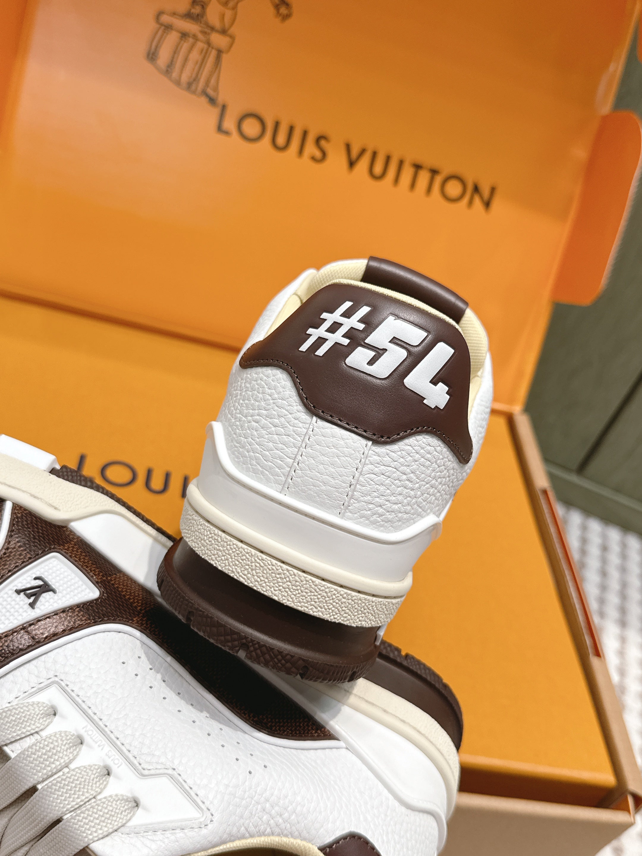 LV 26ss Trainer Sneakers White Brown Suede Cowhide 657901