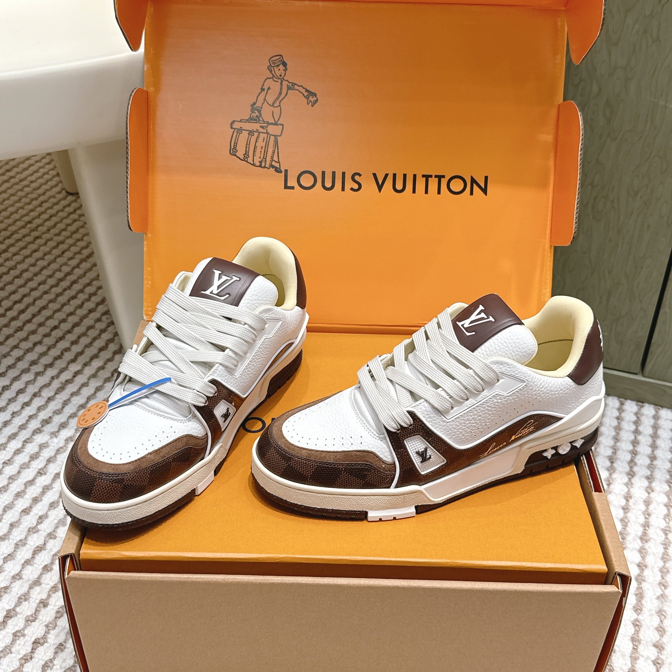 LV 26ss Trainer Sneakers White Brown Suede Cowhide 657901