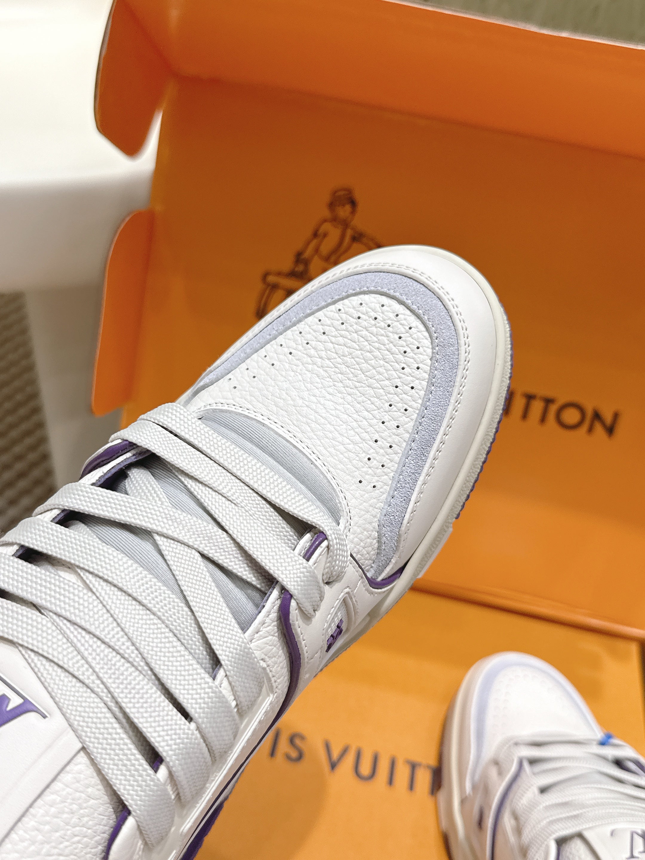 LV 26ss Trainer Sneakers White Purple Cowhide 657903