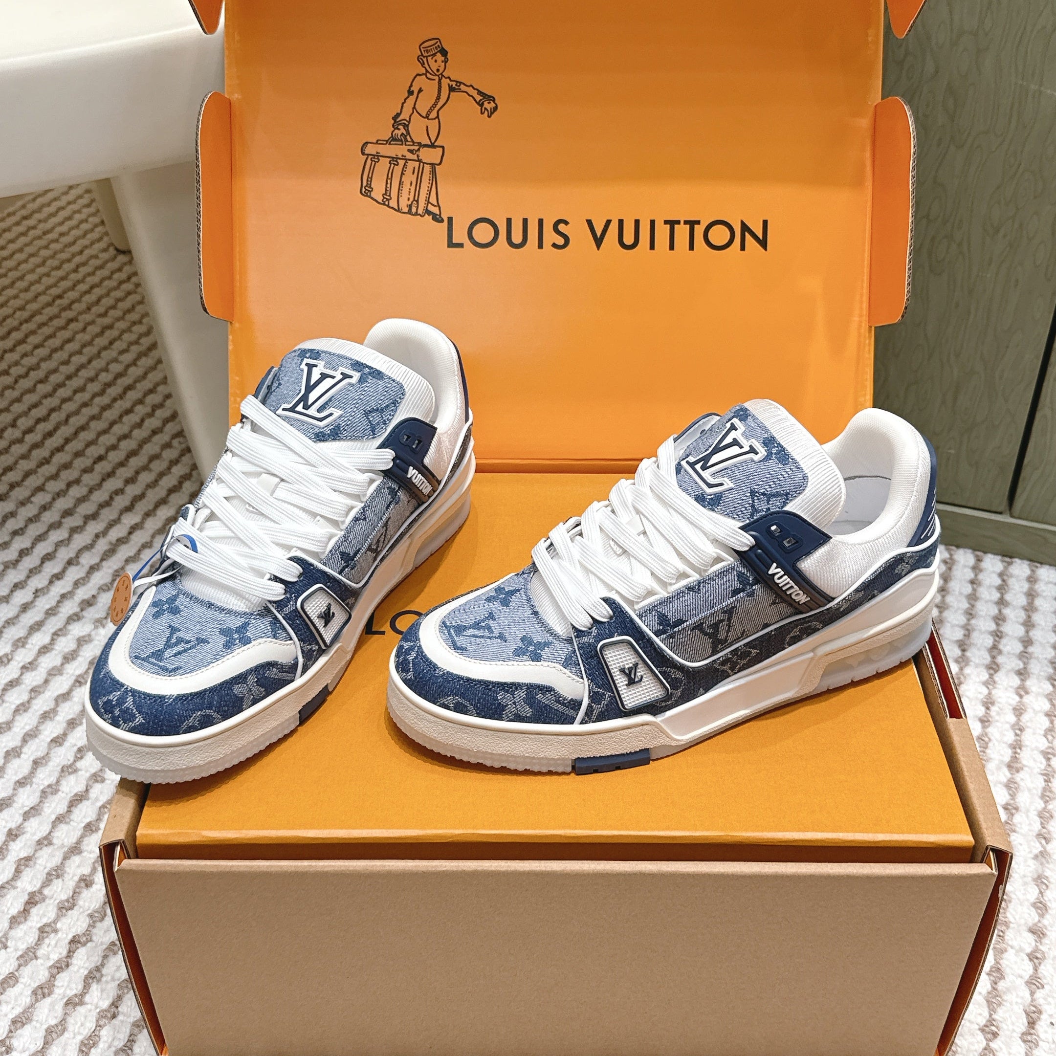 LV 26ss Trainer Sneakers White Blue Denim Cowhide 657913