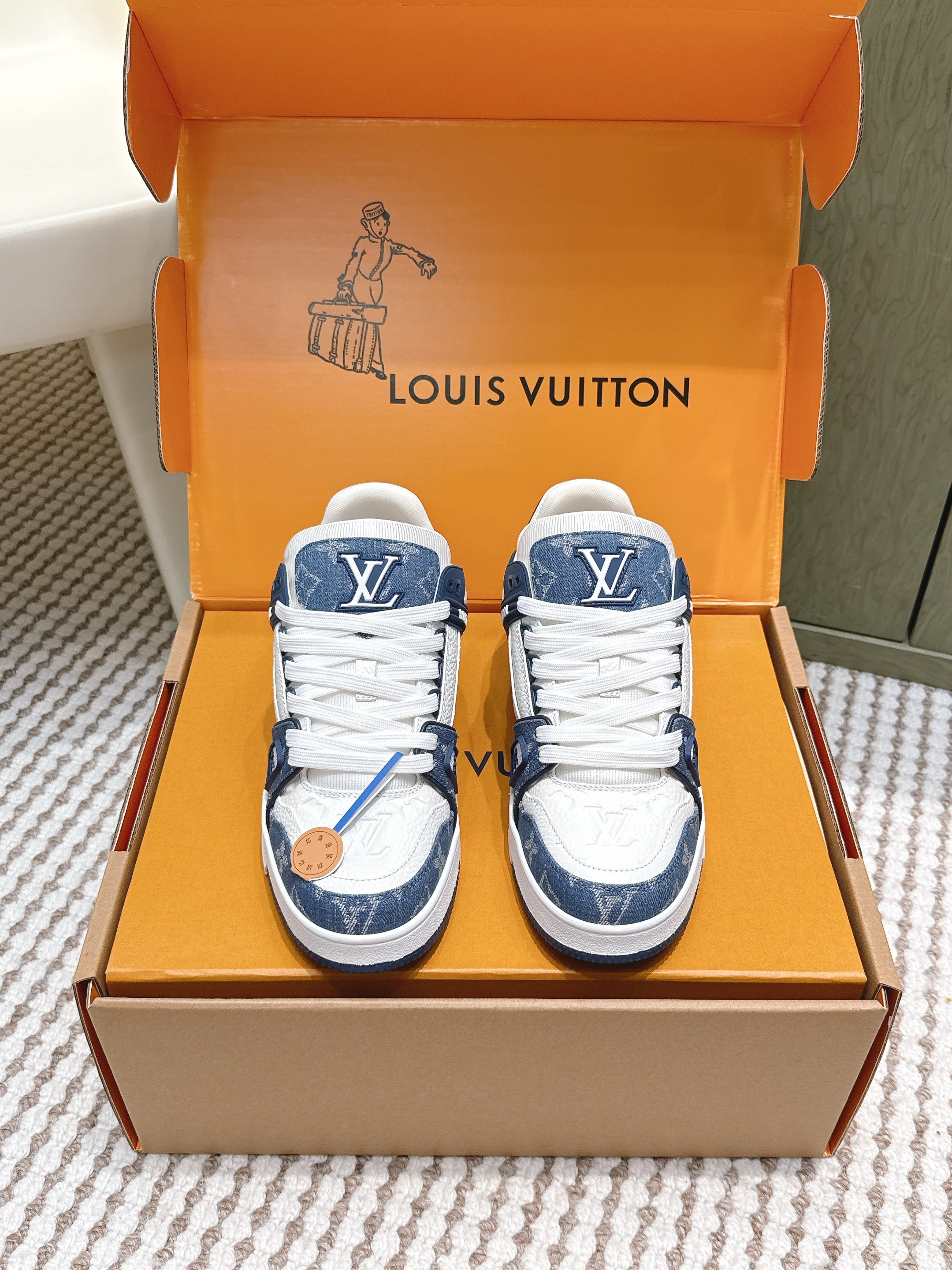LV 26ss Trainer Sneakers White Dark Blue Denim Cowhide 657916