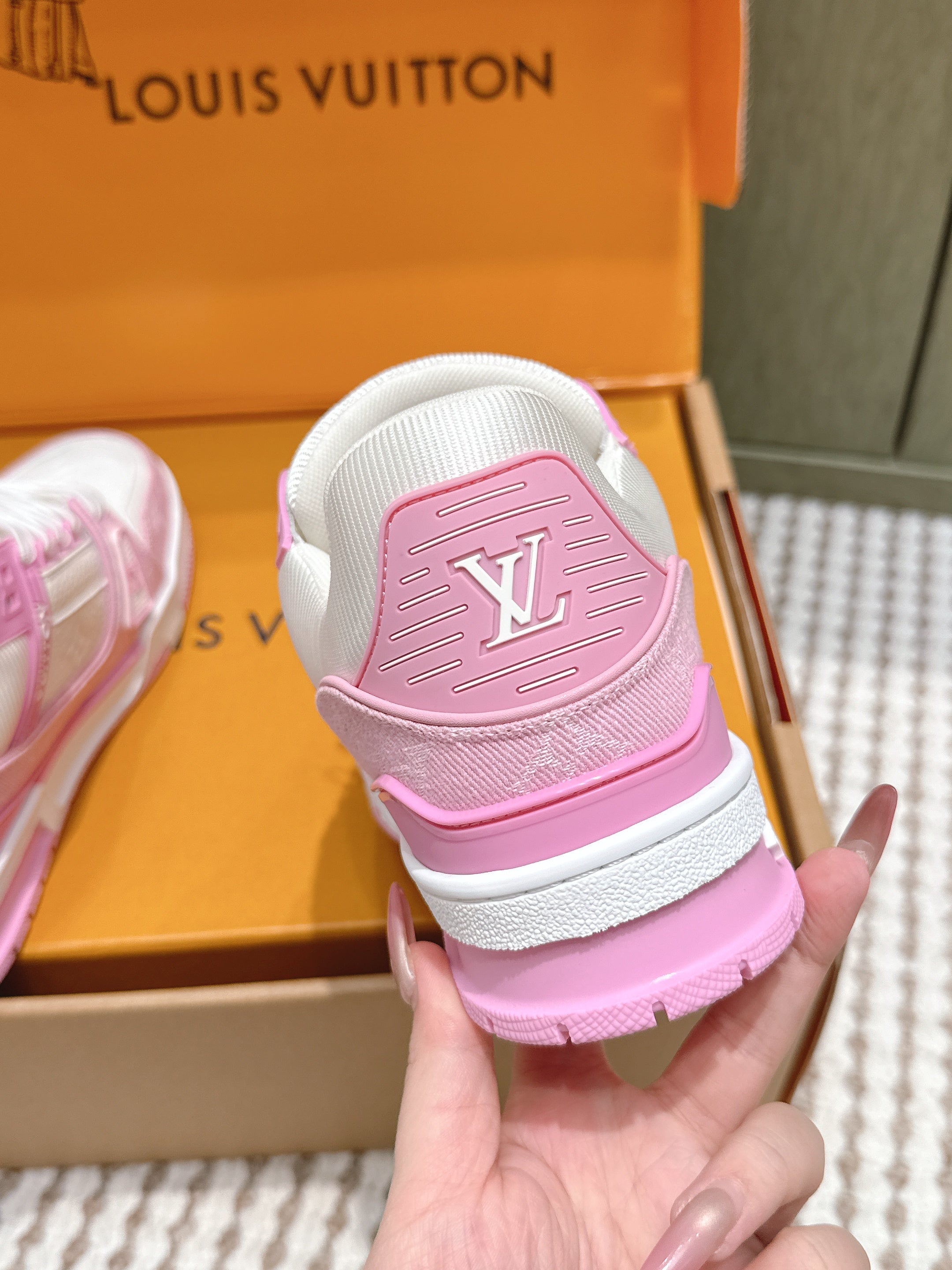 LV 26ss Trainer Sneakers White Pink Cowhide 657922