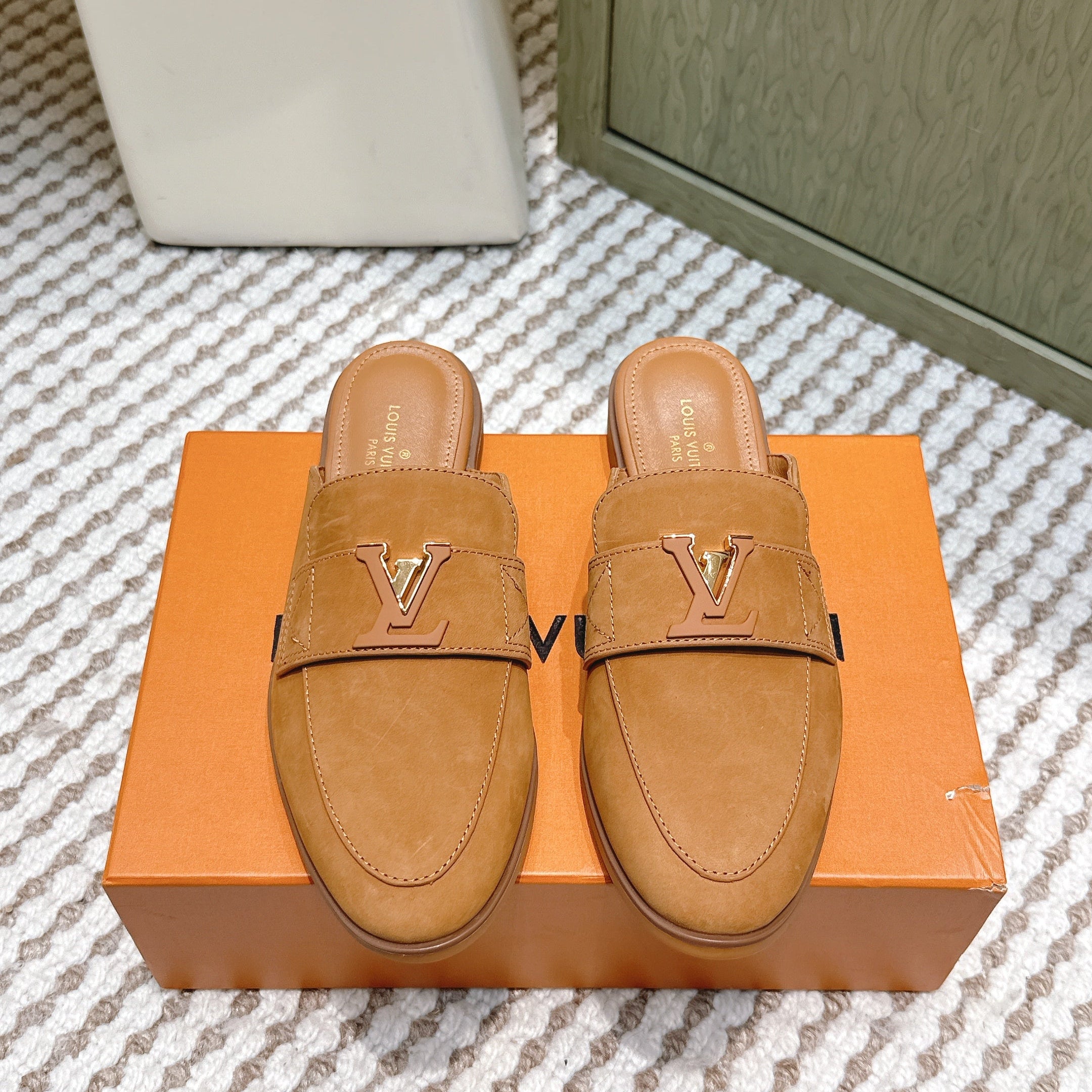 LV 26ss Mule Camel Brown Suede 657809