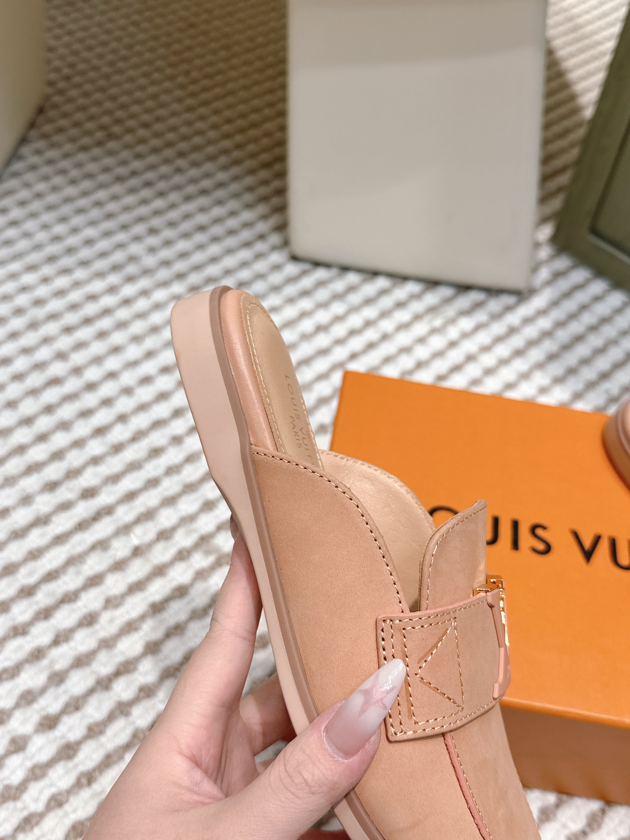 LV 26ss Mule Dusty Peach Nude Suede 657810