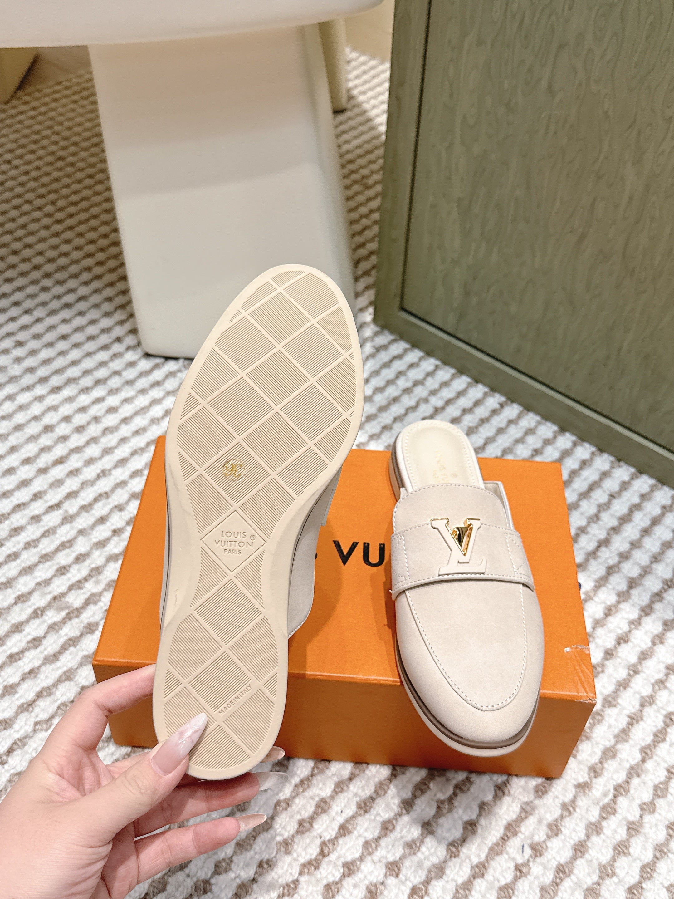 LV 26ss Mule Light Beige Suede 657812