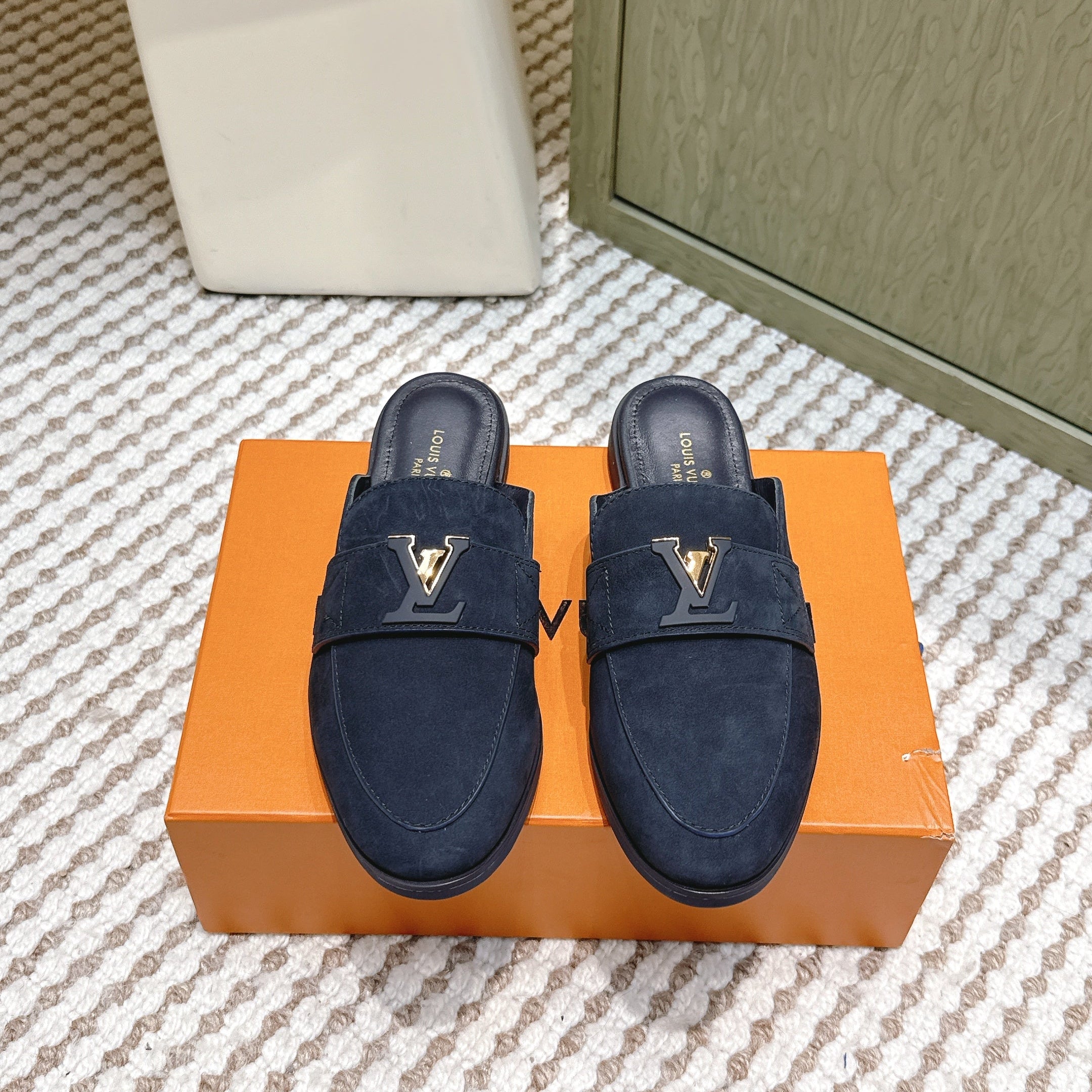 LV 26ss Mule Navy Blue Suede 657813