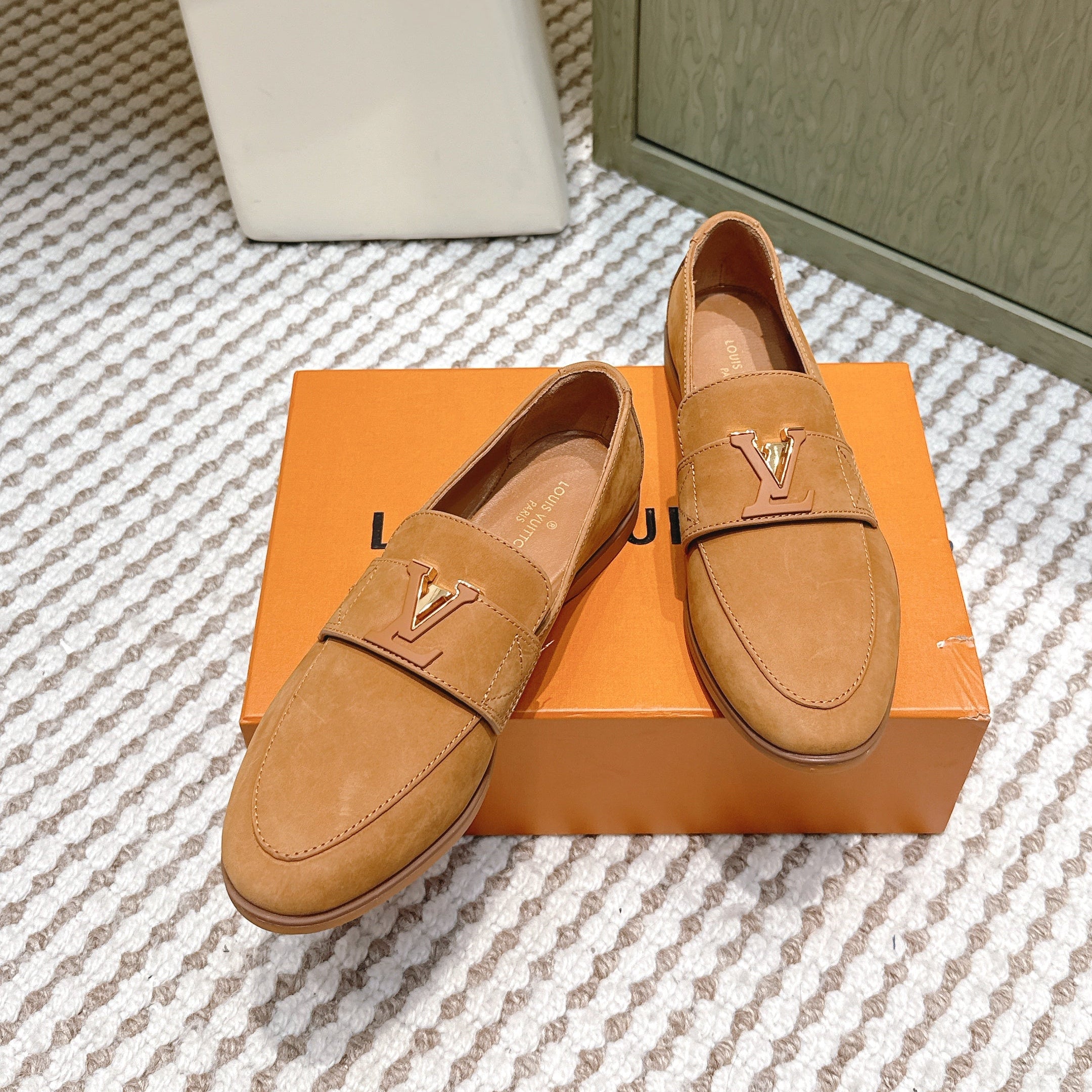 LV 26ss Loafers Camel Brown Suede 657814