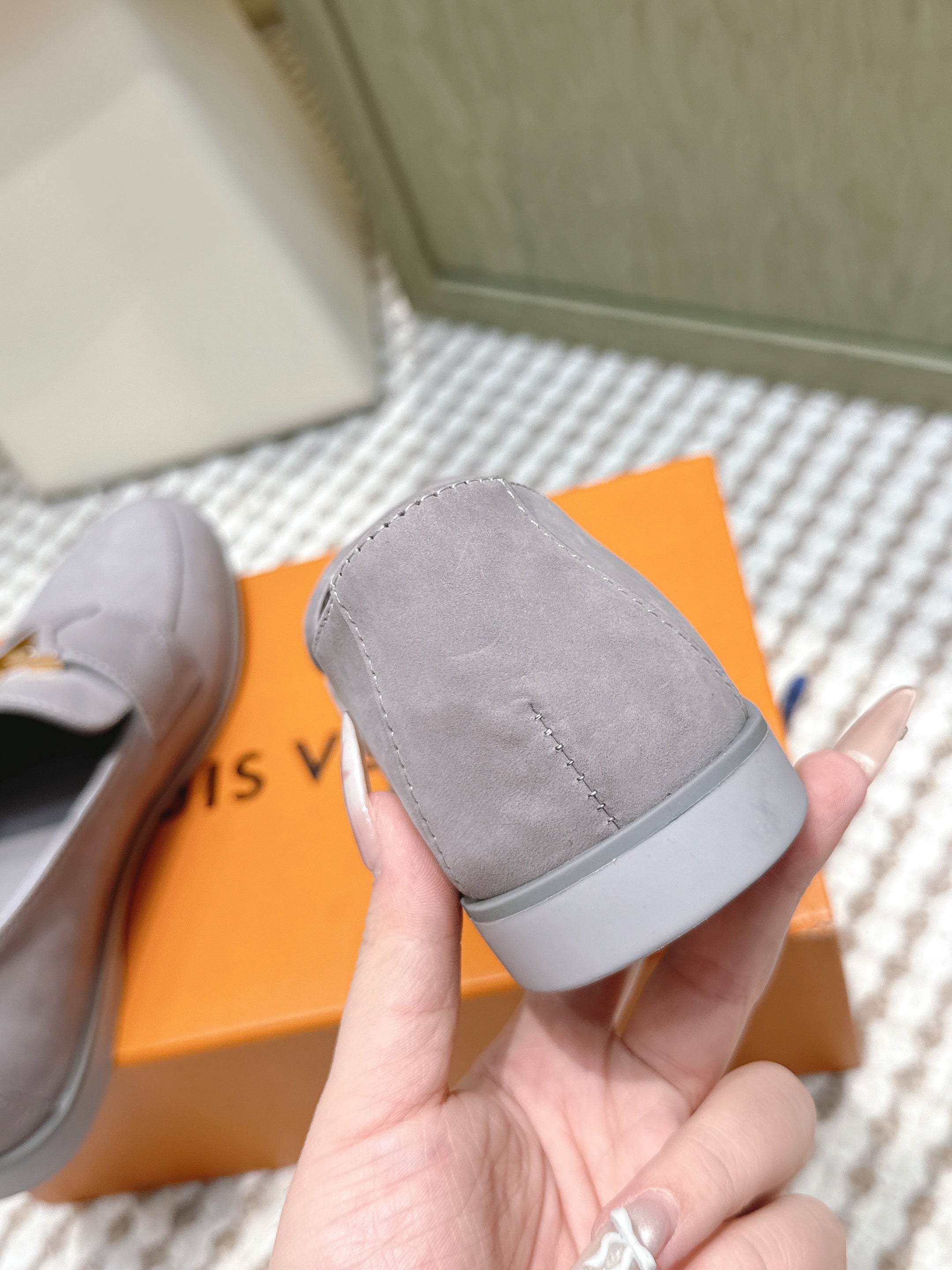 LV 26ss Loafers Gray Suede 657815