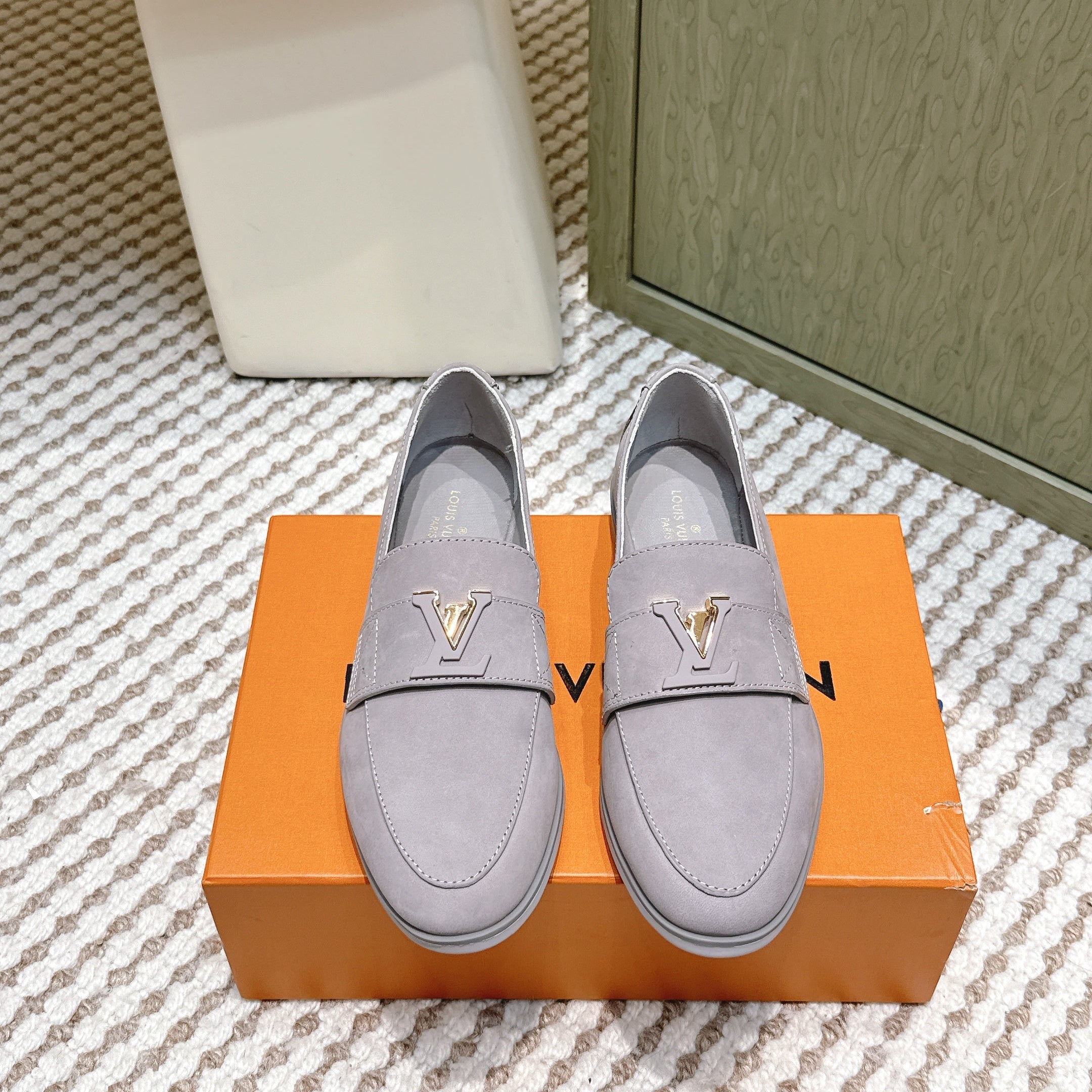 LV 26ss Loafers Gray Suede 657815