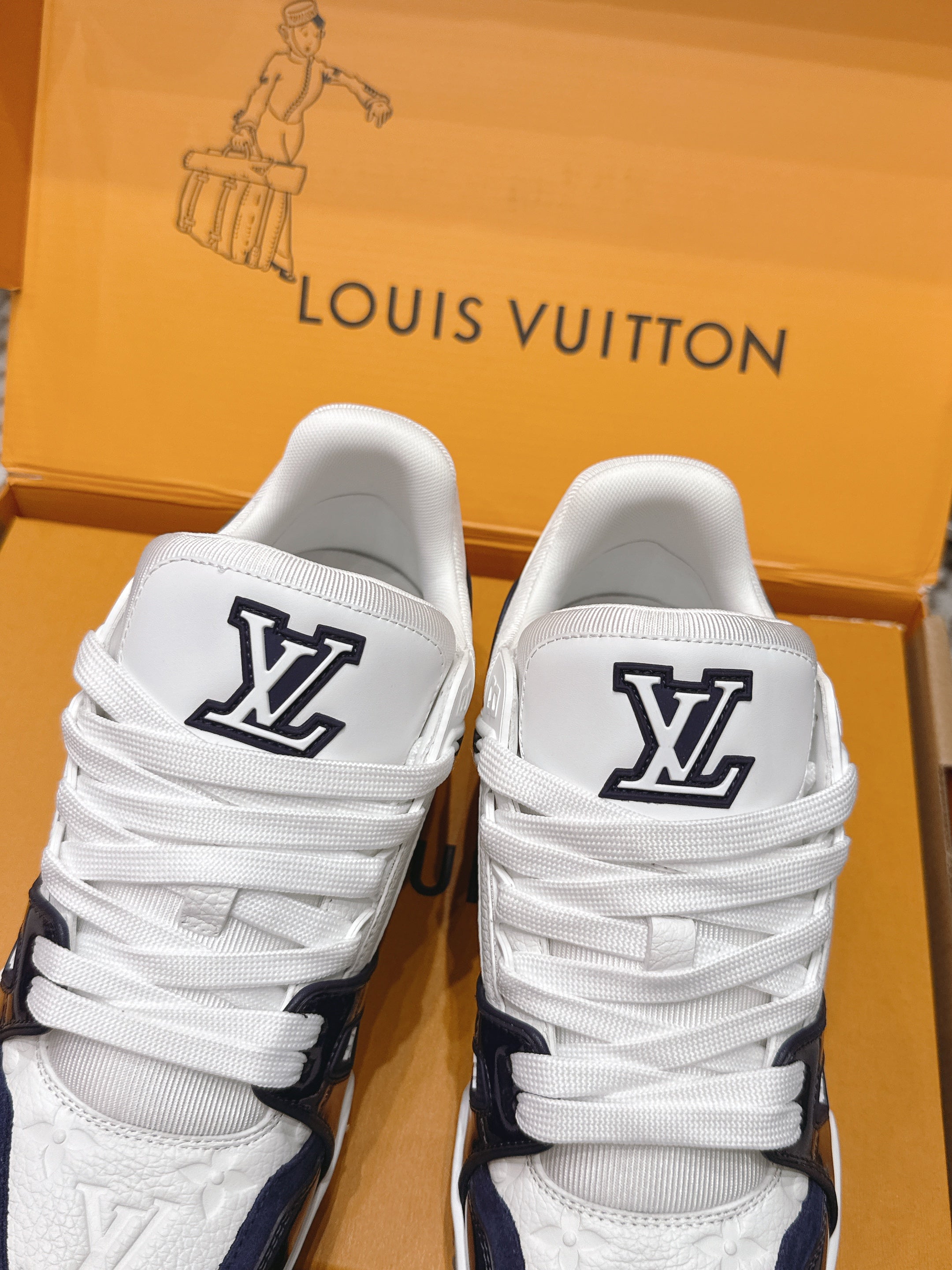 LV 26ss Trainer Sneakers White Navy Blue Cowhide 657937