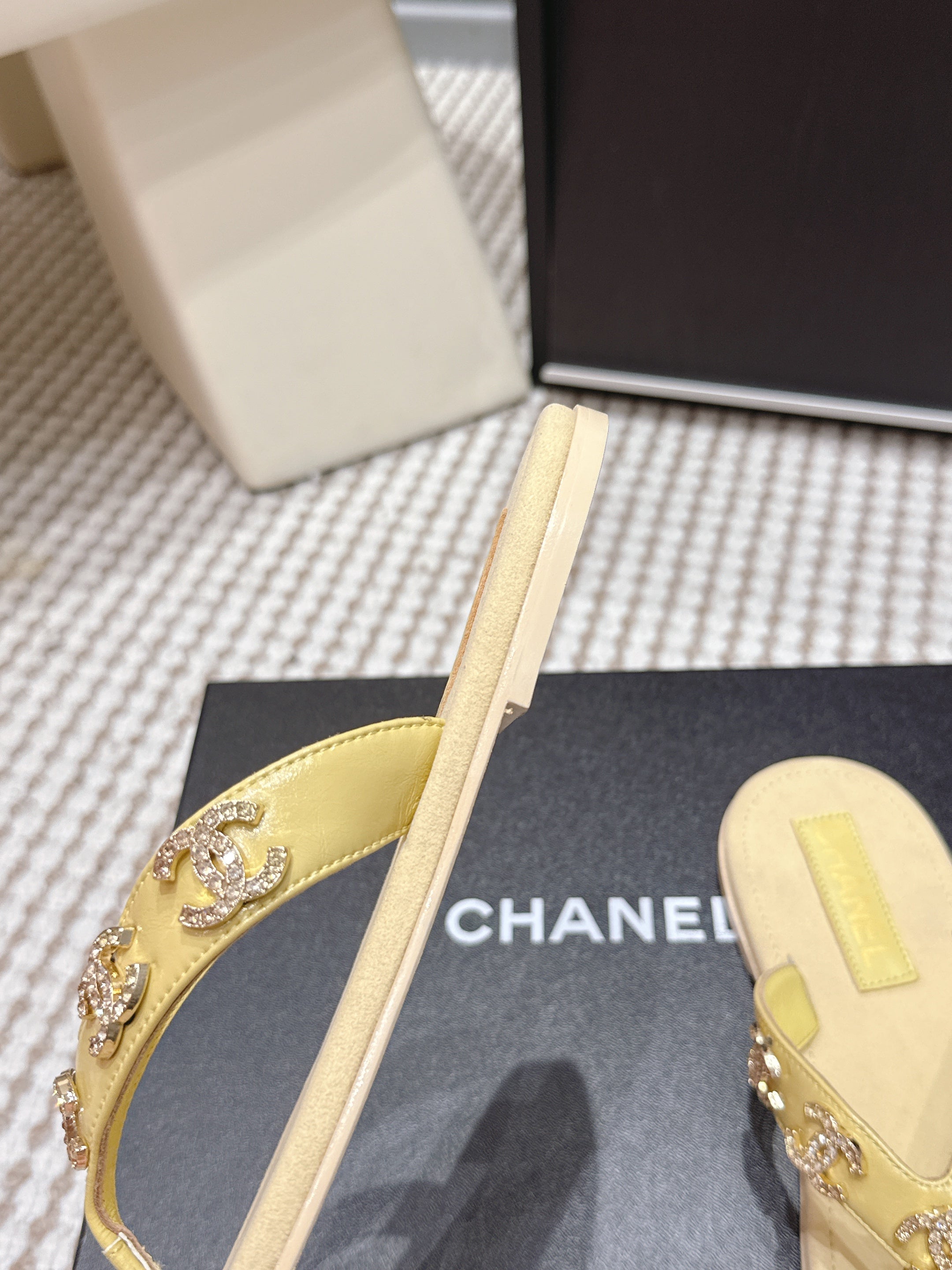 CC 26s Thong Sandals Yellow Suede Sheepskin Gold Charm 632360