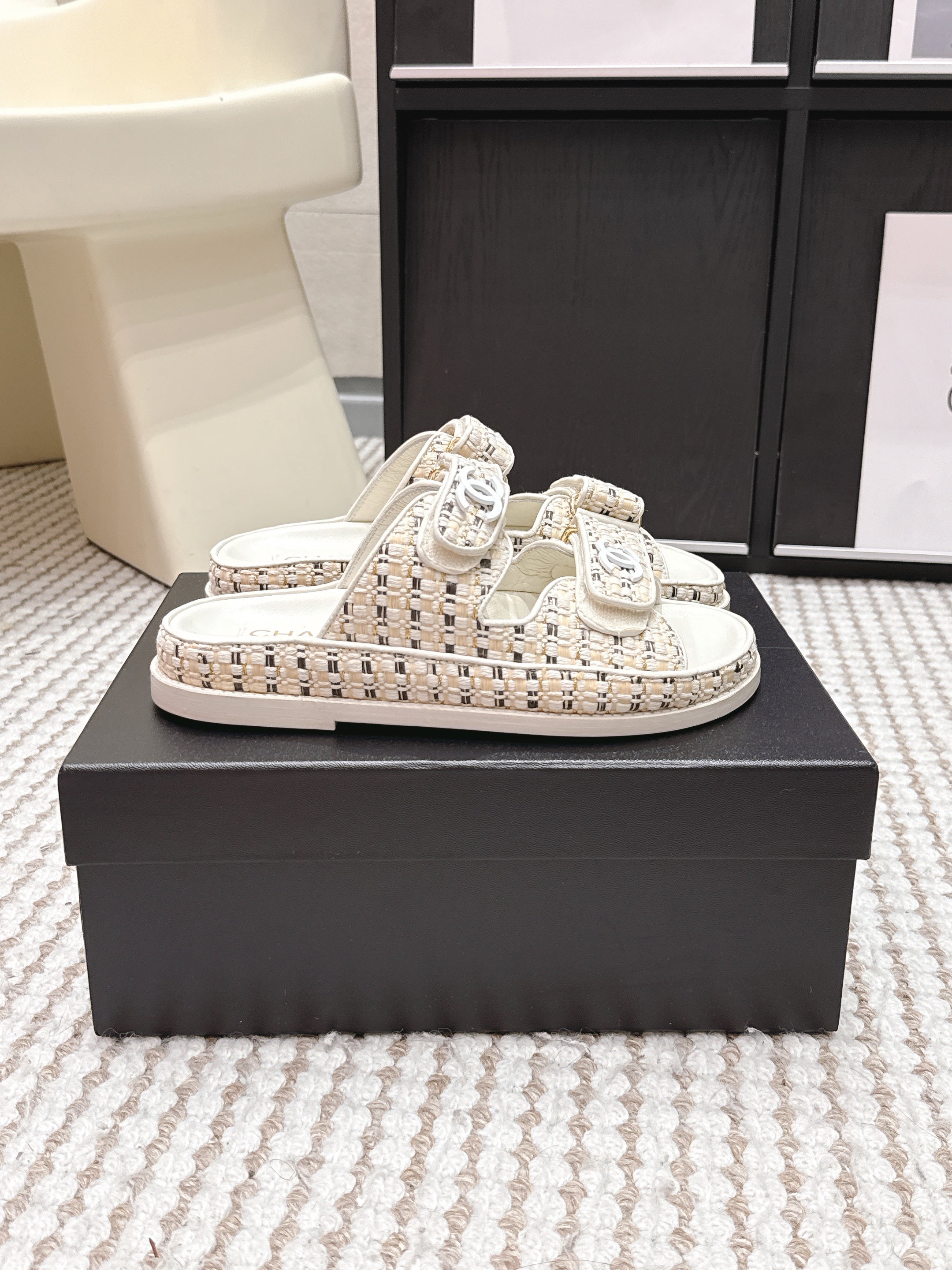 CC 26s Sandals Beige Leather Raffia 632397
