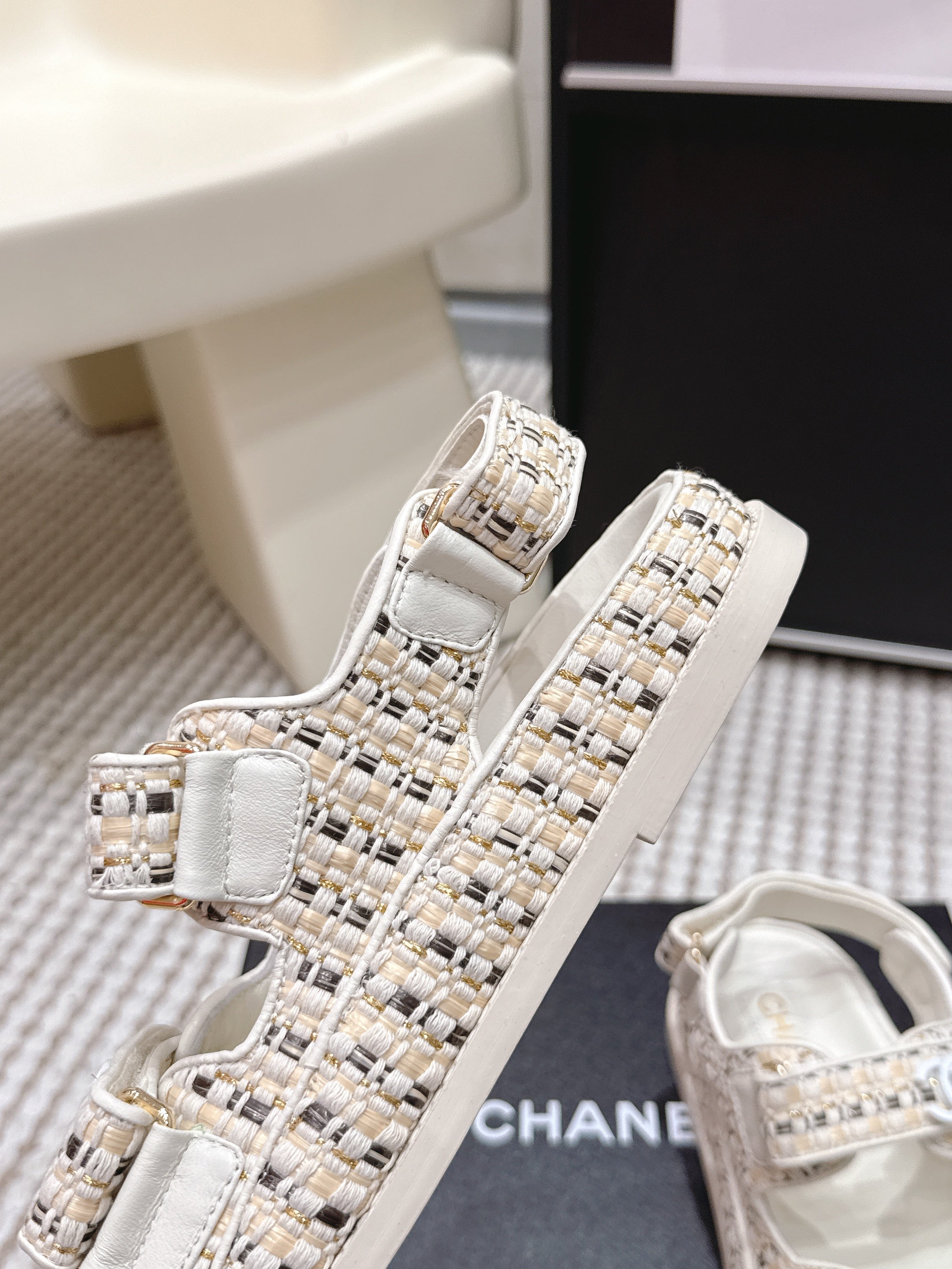 CC 26s Sandals Beige Leather Raffia 632399