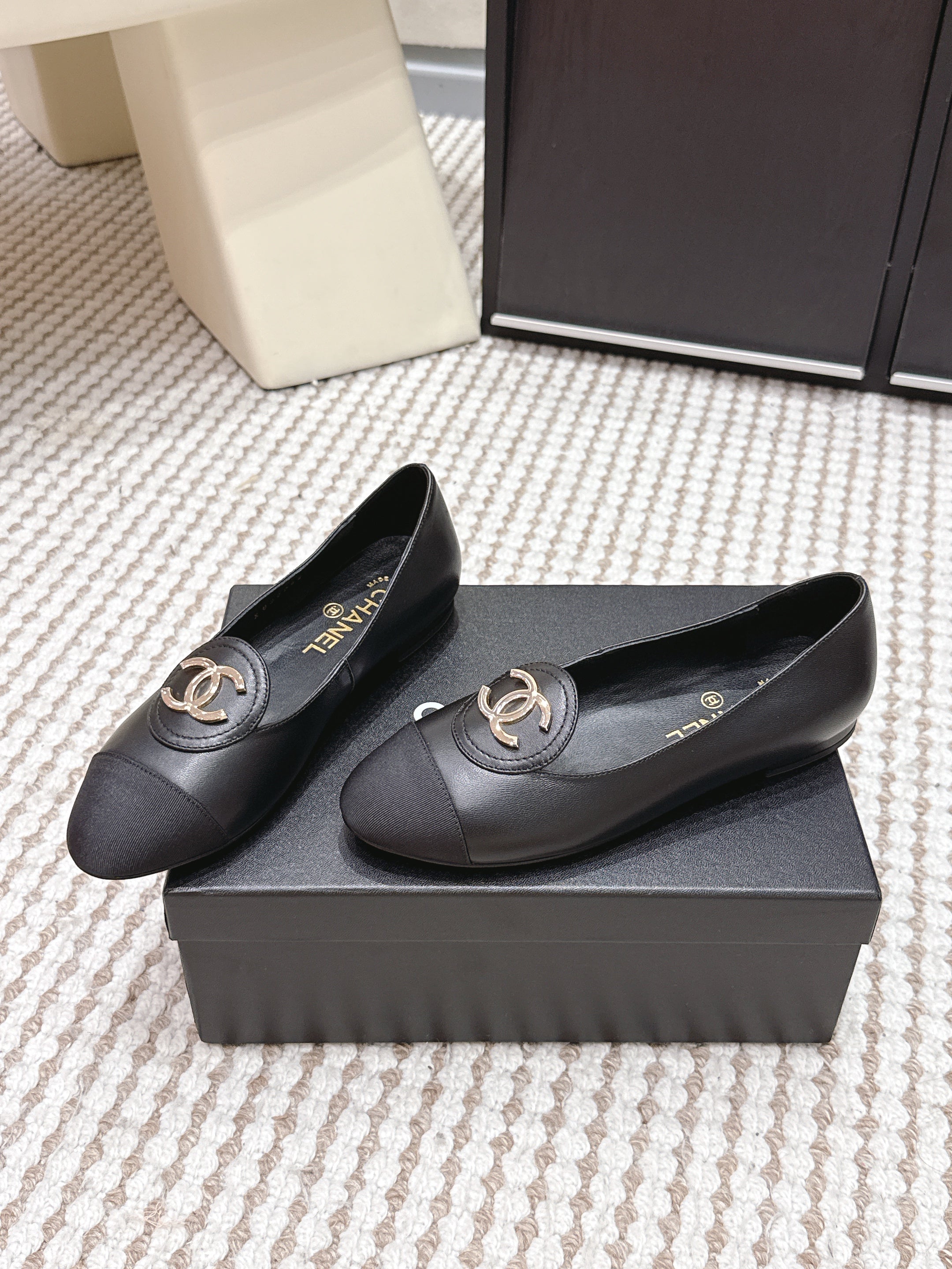 CC 26s Slip-on Flat Black Calfskin 632340