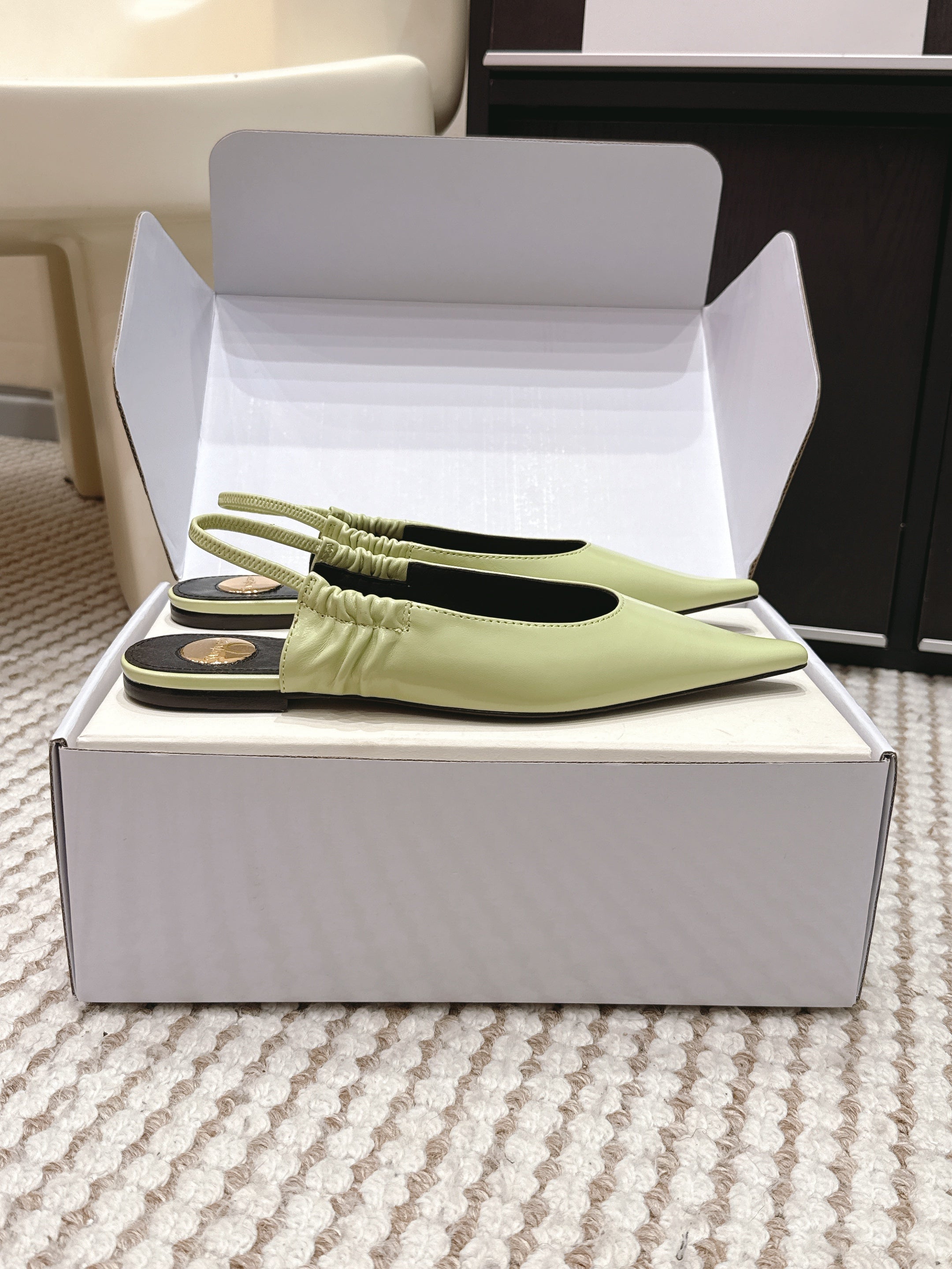 YSL 26ss Flat Slingback Light Green Glossy Leather 654709
