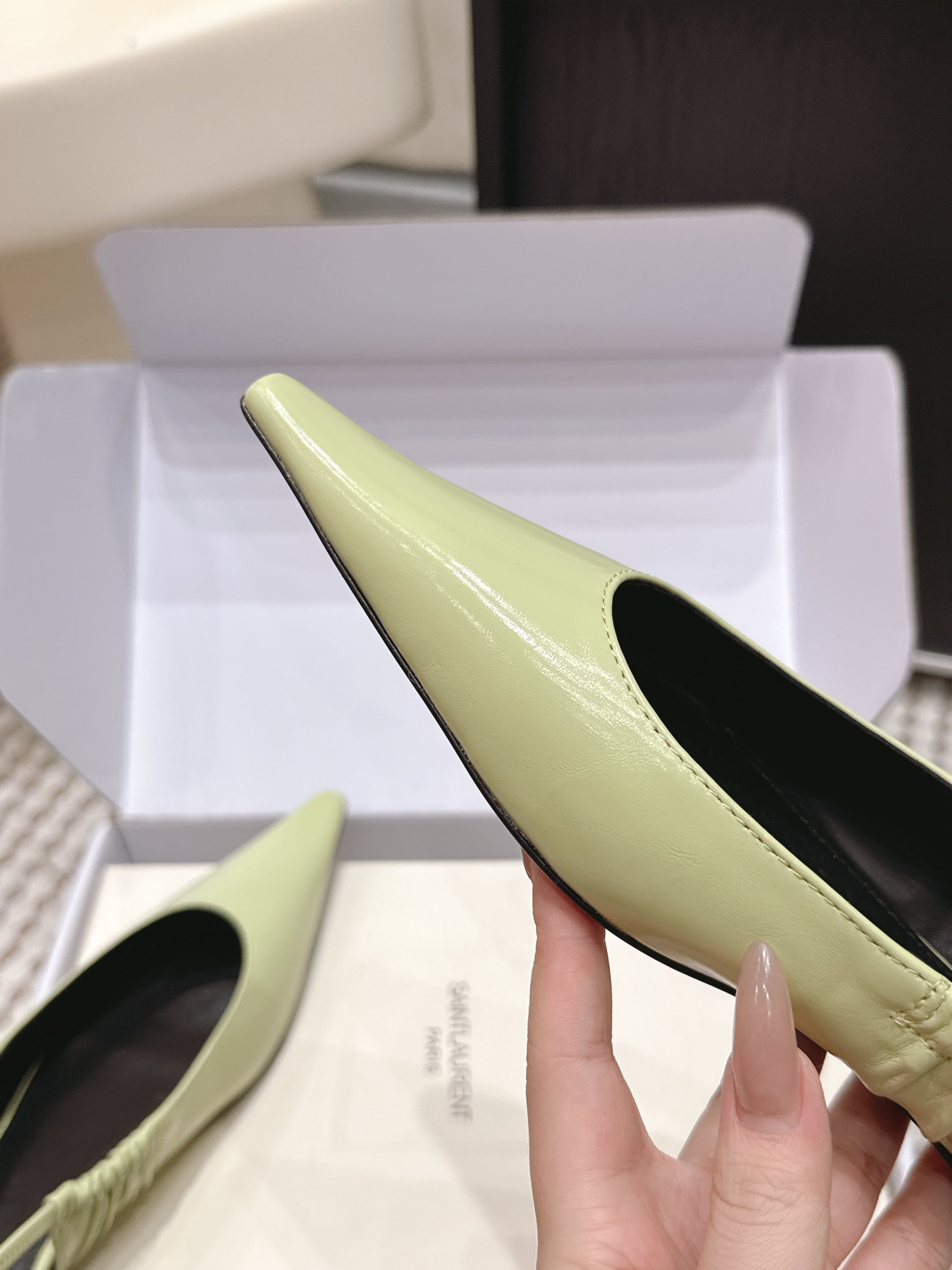 YSL 26ss Flat Slingback Light Green Glossy Leather 654709